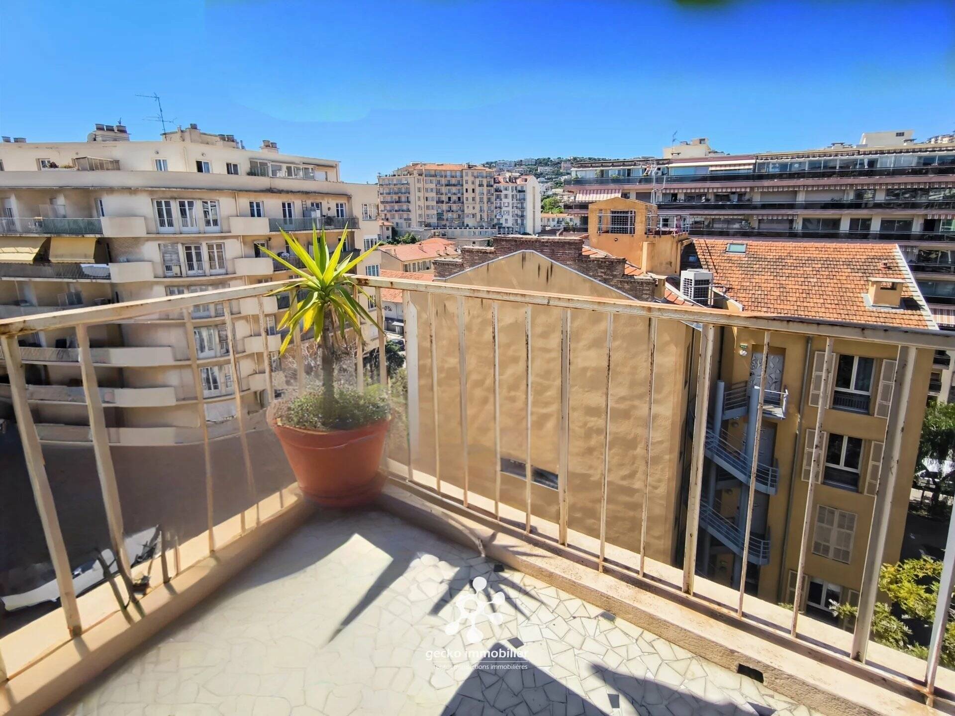 NICE - LIBÉRATION / BORRIGLIONE – 3 PIÈCES AVEC TERRASSE – VUE DÉGAGÉE
