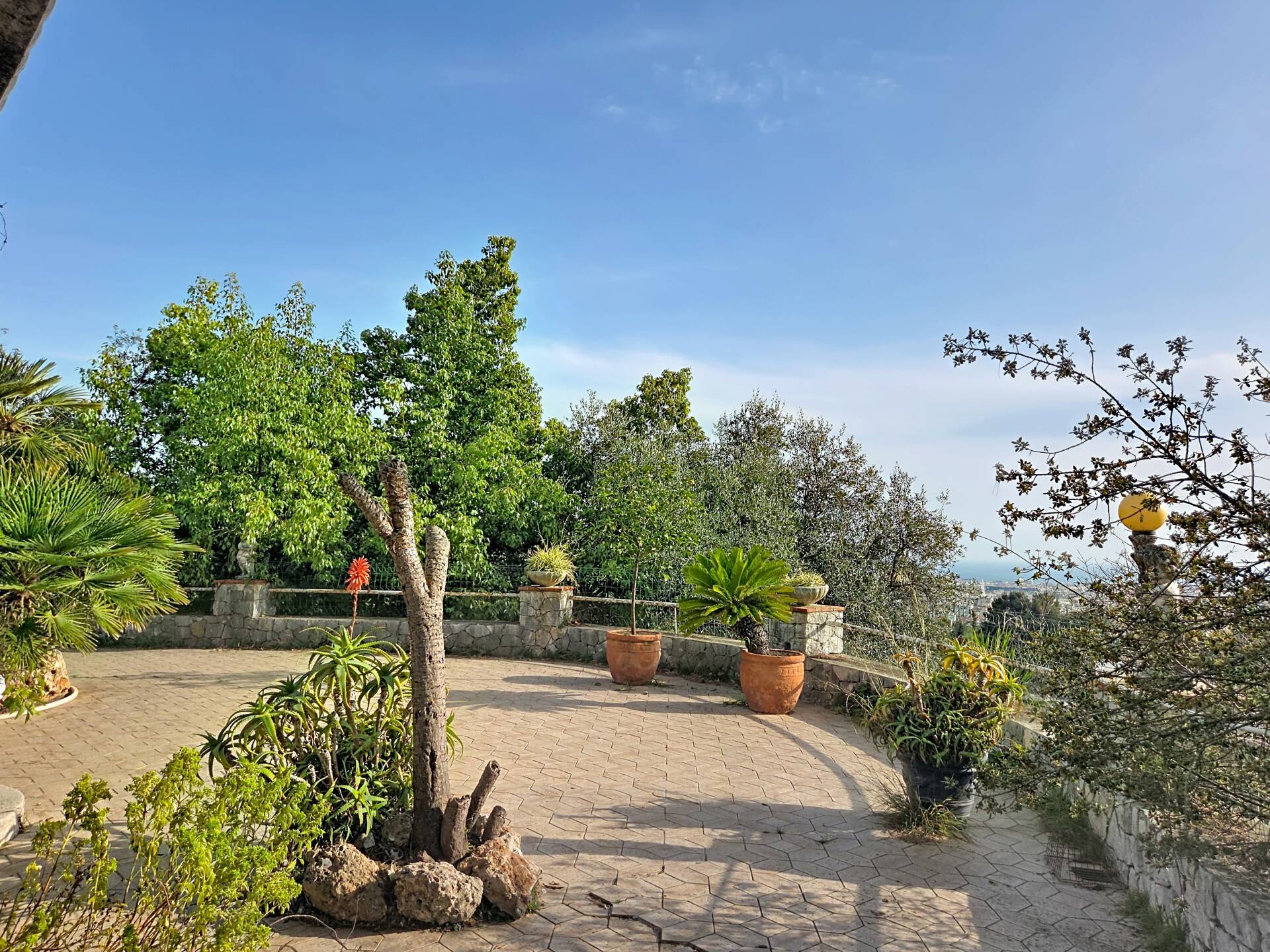 Maison  - 6 pièces  - 257.0 m² -  980 000 € - À vendre 