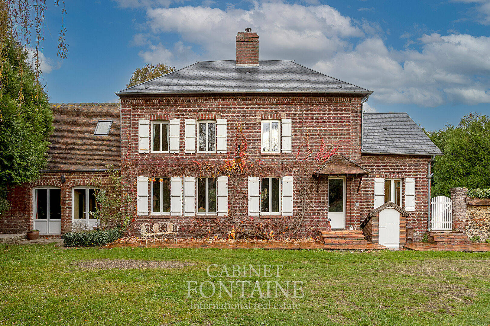 Proche Auneuil ancien corps de ferme 226m² / dépendances 400m²