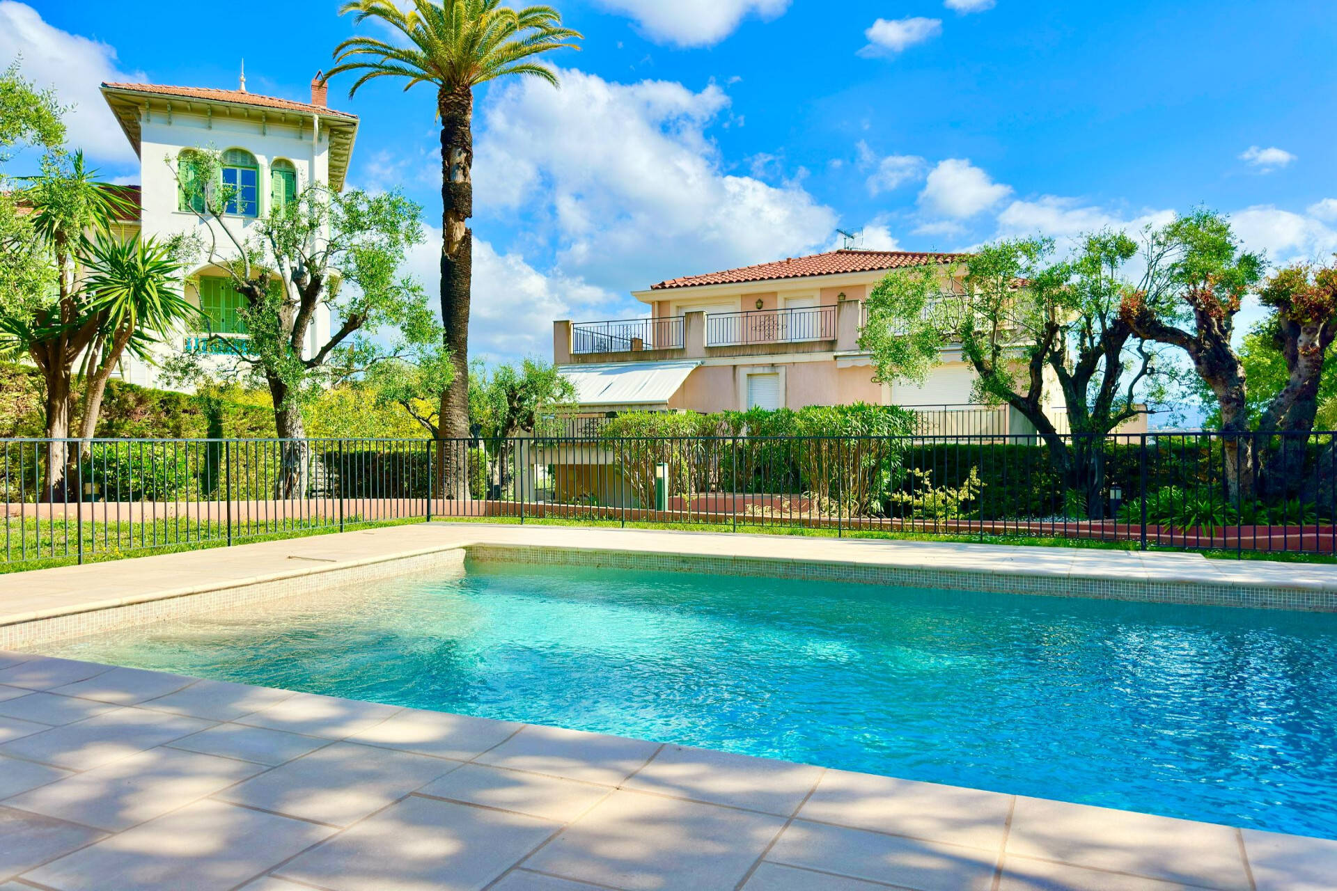 Appartement  - 2 pièces  - 45.68 m² -  299 000 € - À vendre 