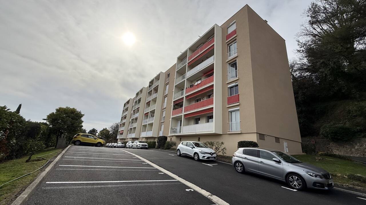 Viager Occupé - Appartement F3 + Pk à Vence 06140 - Femme de 81 ans