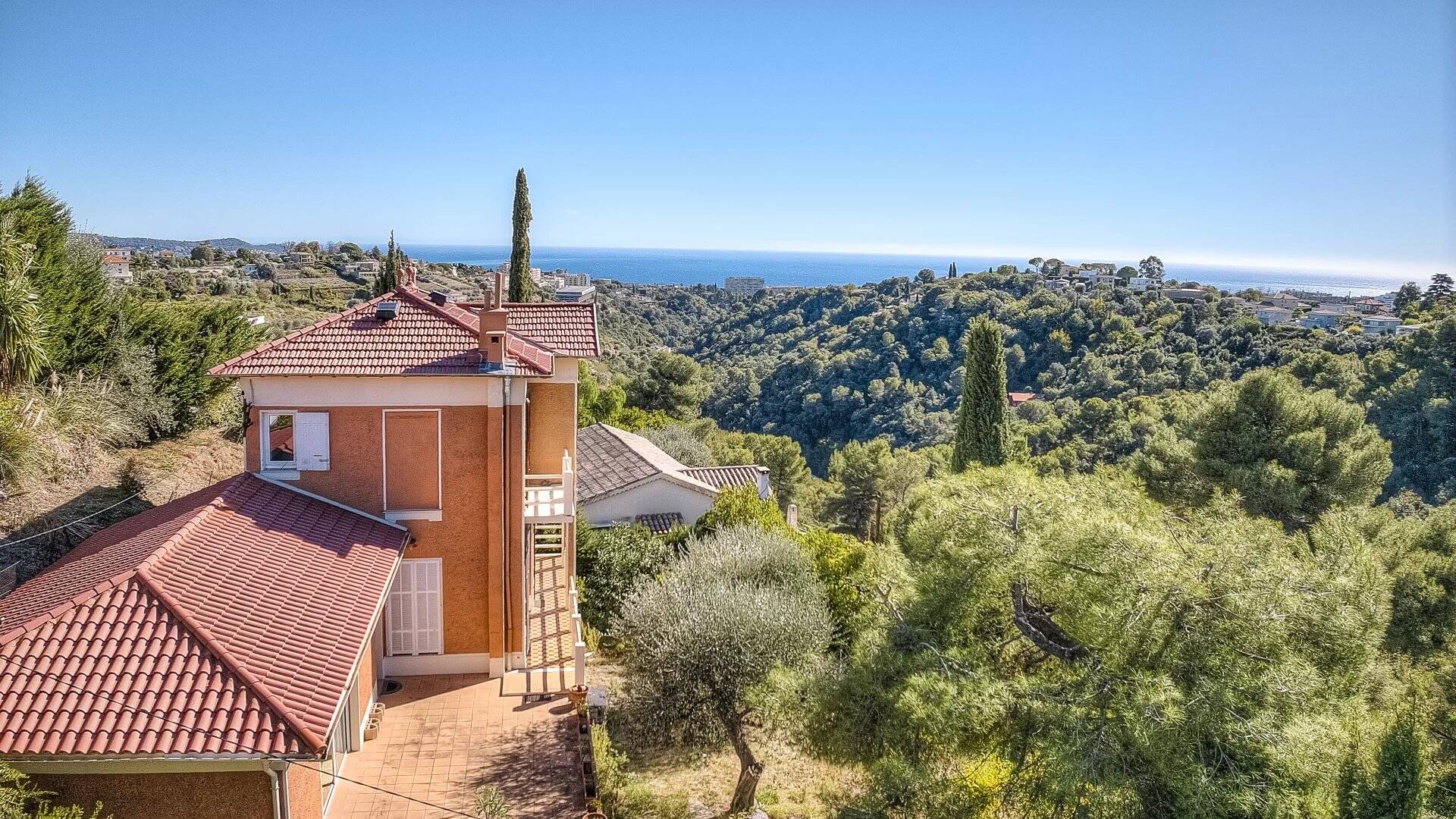 Maison  - 5 pièces  - 140.0 m² -  890 000 € - À vendre 