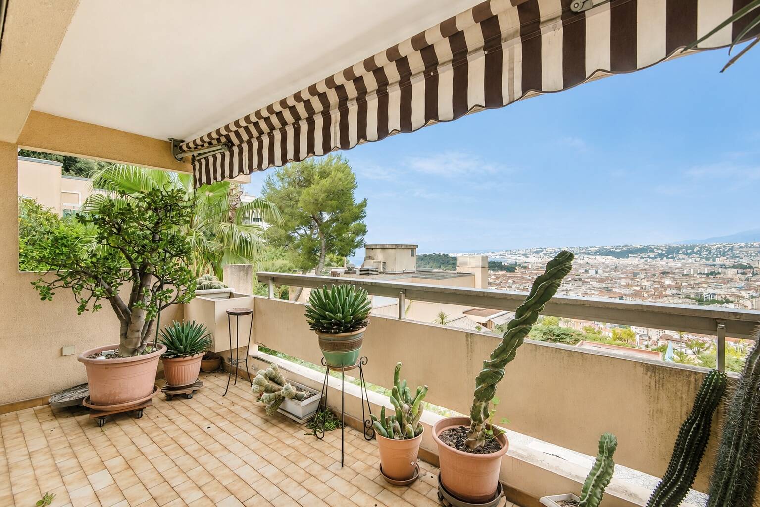 Appartement  - 4 pièces  - 96.86 m² -  690 000 € - À vendre 