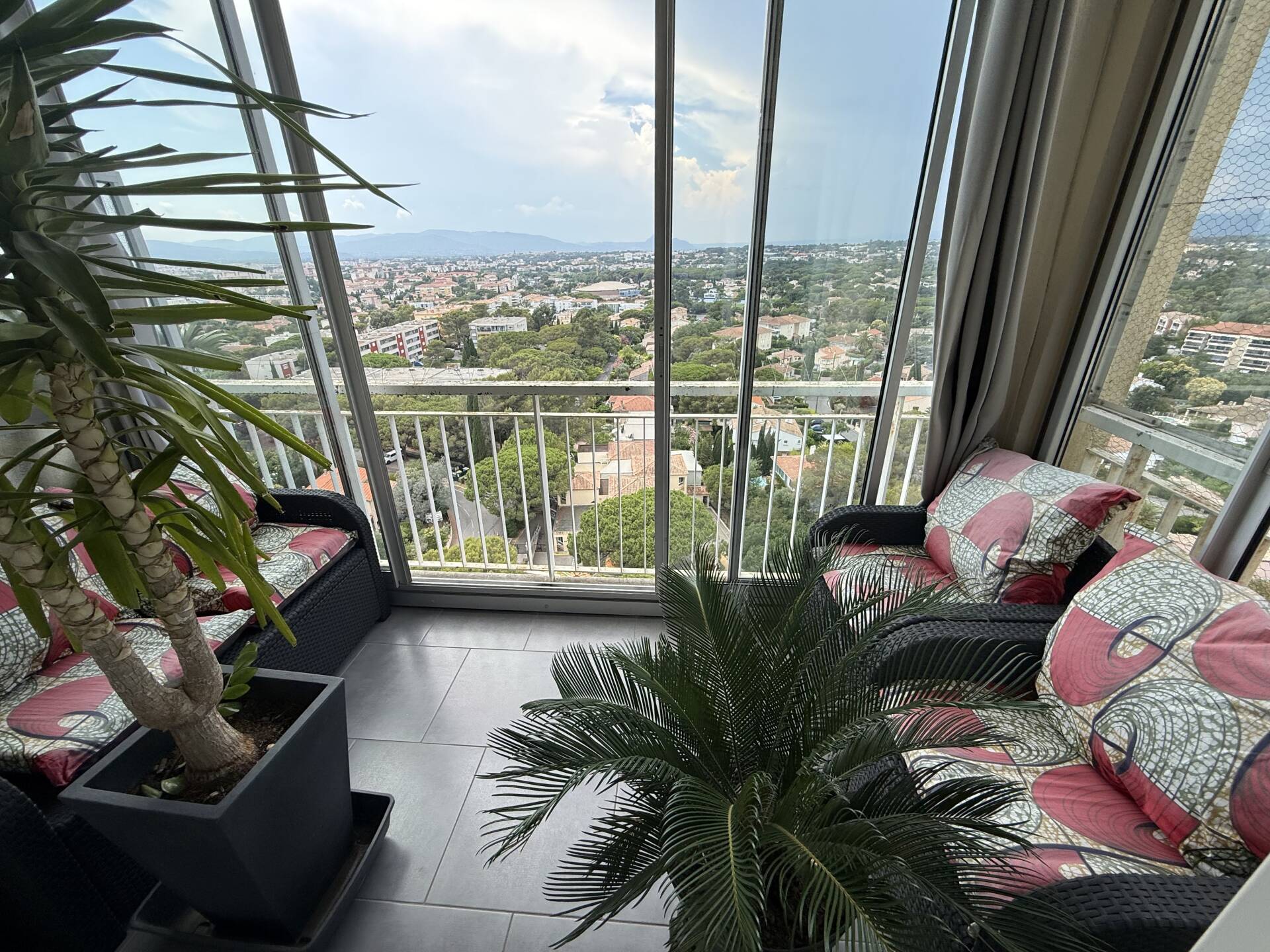Appartement,f5,Vue Panoramique, St Raphael, Secteur Mairie d'honneur, Viager Occupé Dame de 71 ans