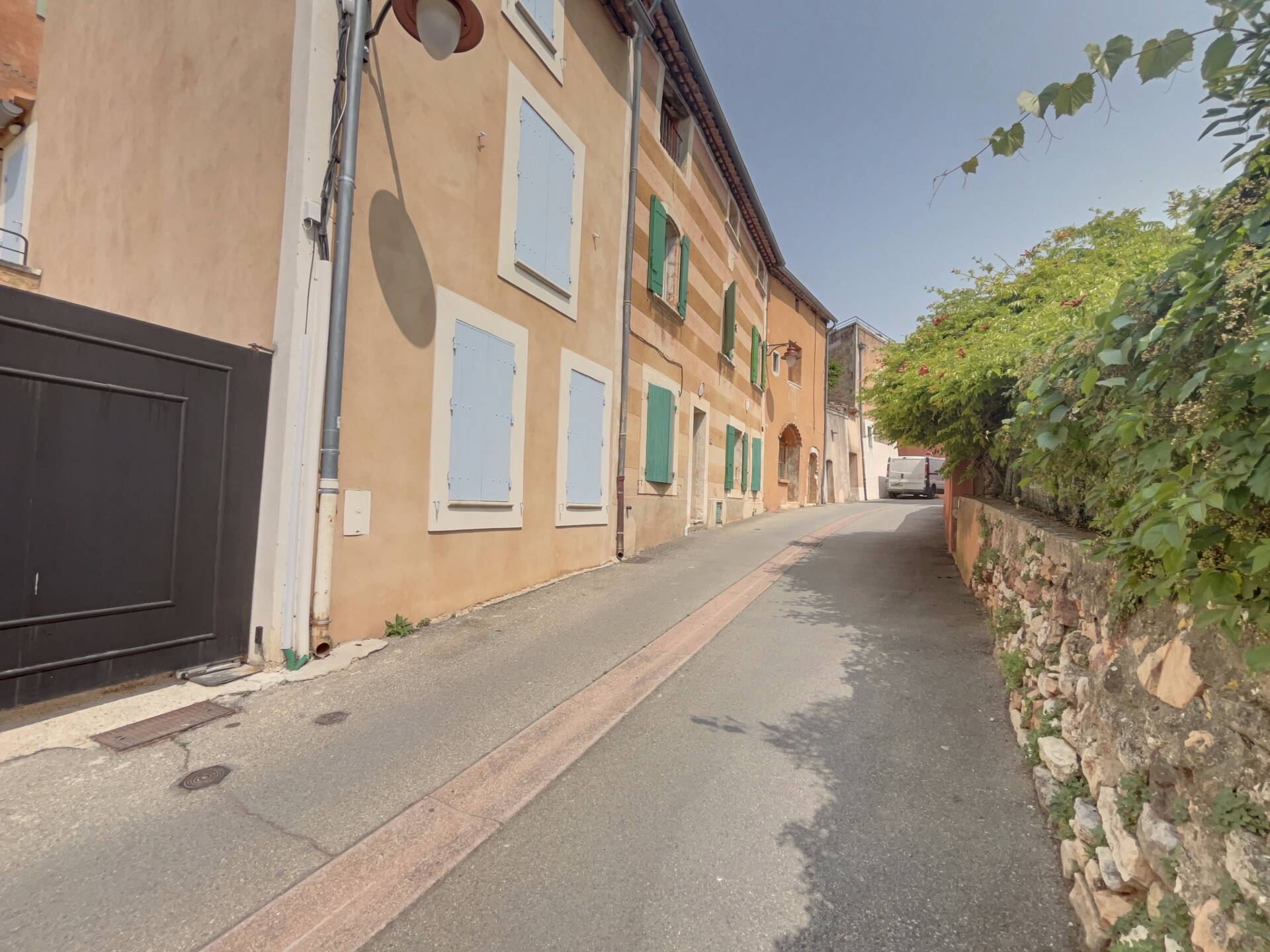 VENTE EN VIAGER OCCUPÉ : Maison de village 7 pièces à Roussillon (Luberon)