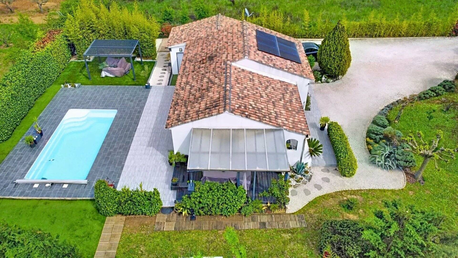 Maison prête à emménager au Val : plain-pied, 3 chambres, piscine et garage