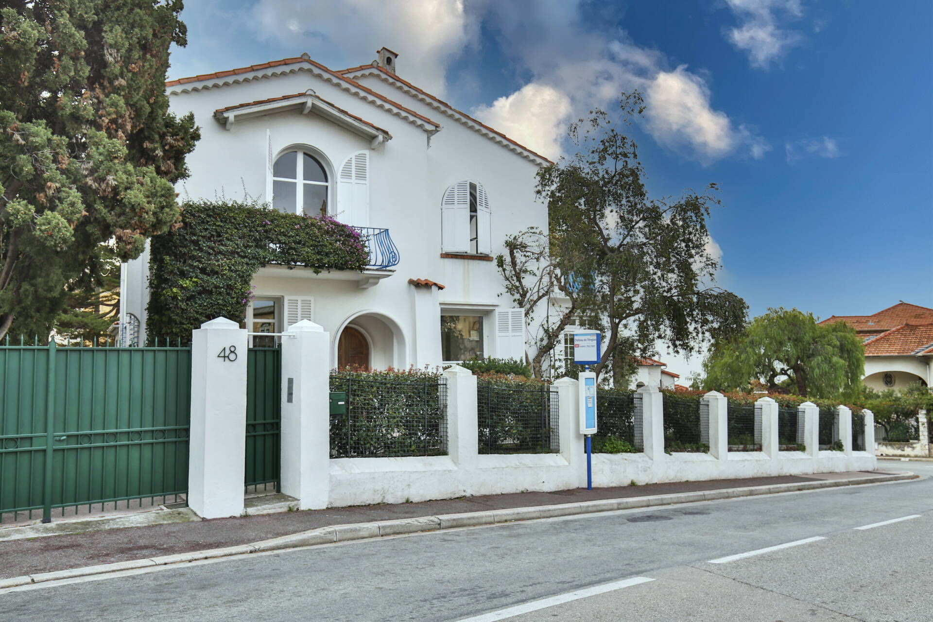 Maison  - 8 pièces  - 254.96 m2 -  3 300 000 € - À vendre