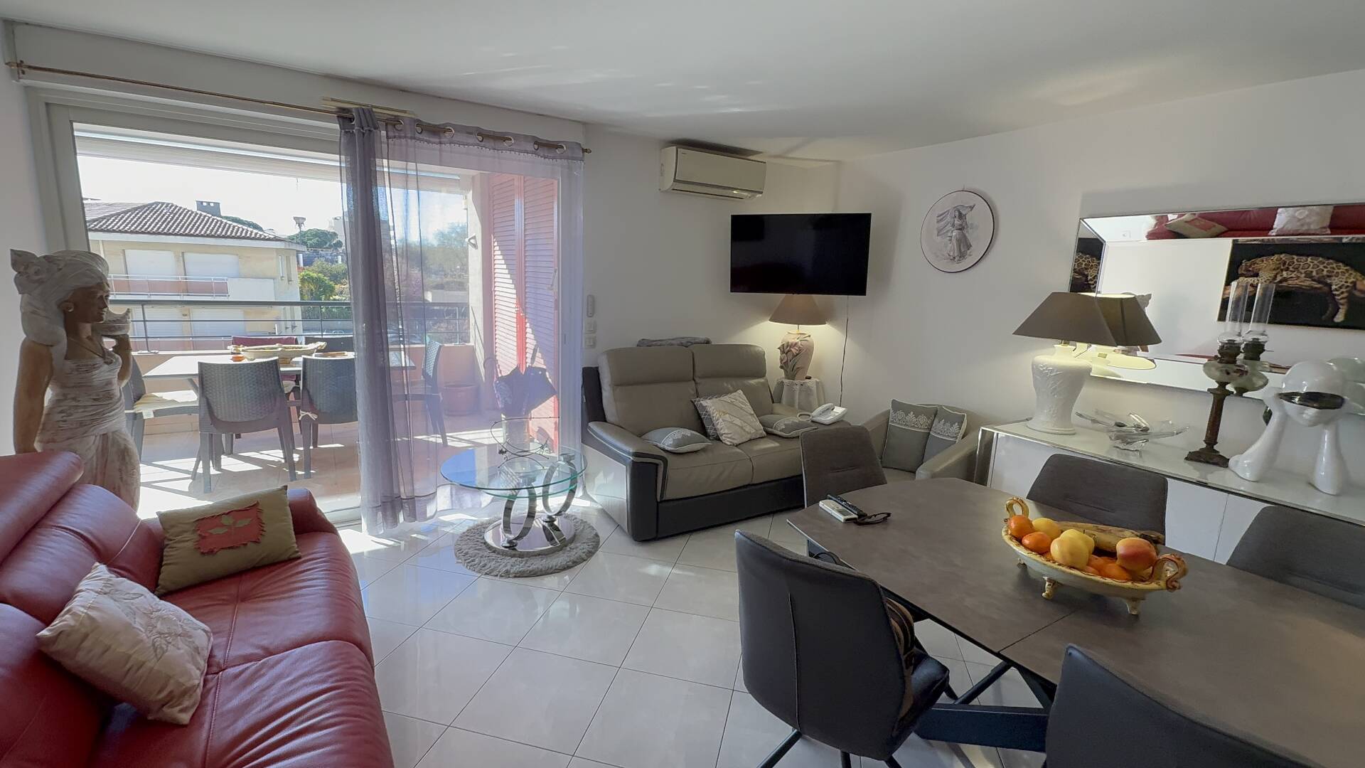 Viager Occupé sur H de 82 ans et F de 87 ans - Appartement F2 avec terrasse VUE MER et Garage à St Raphaël 83700