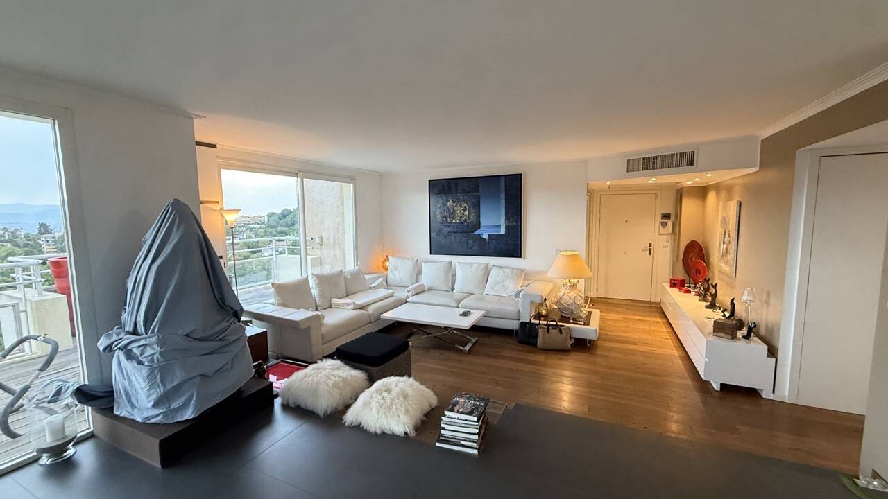 Appartement f5 avec terrasse de 140 M2  Vue mer Antibes ,Secteur Rabiac Estagnol