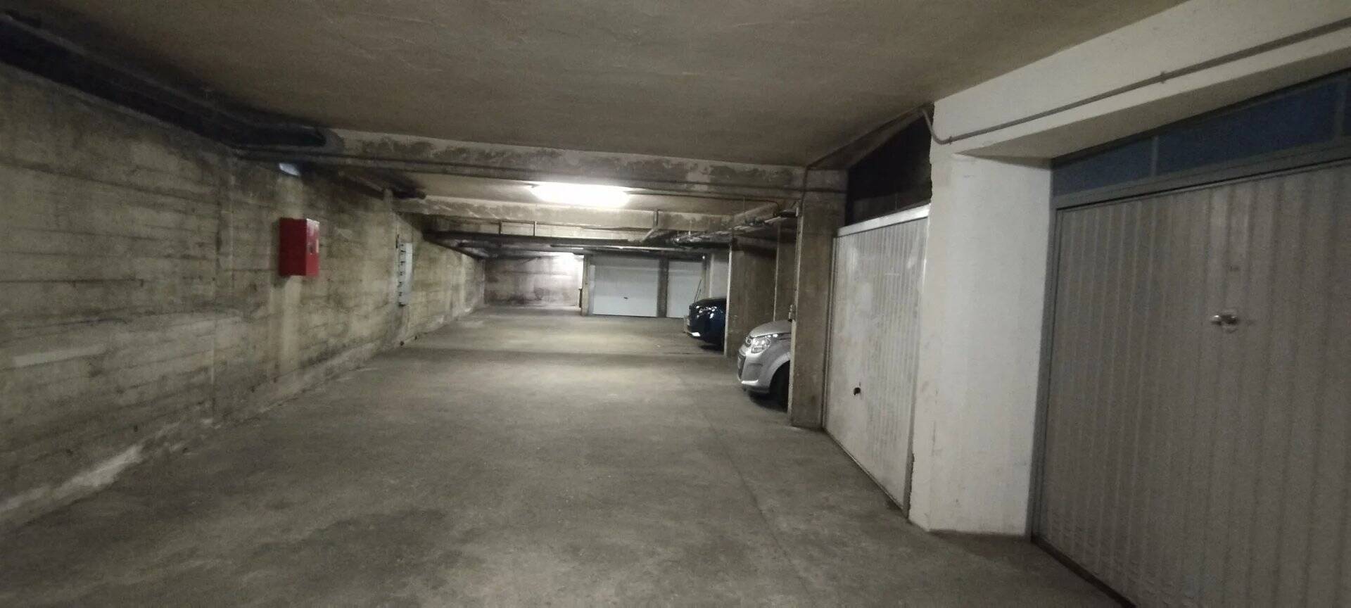 NICE GORBELLA  GARAGE FERME