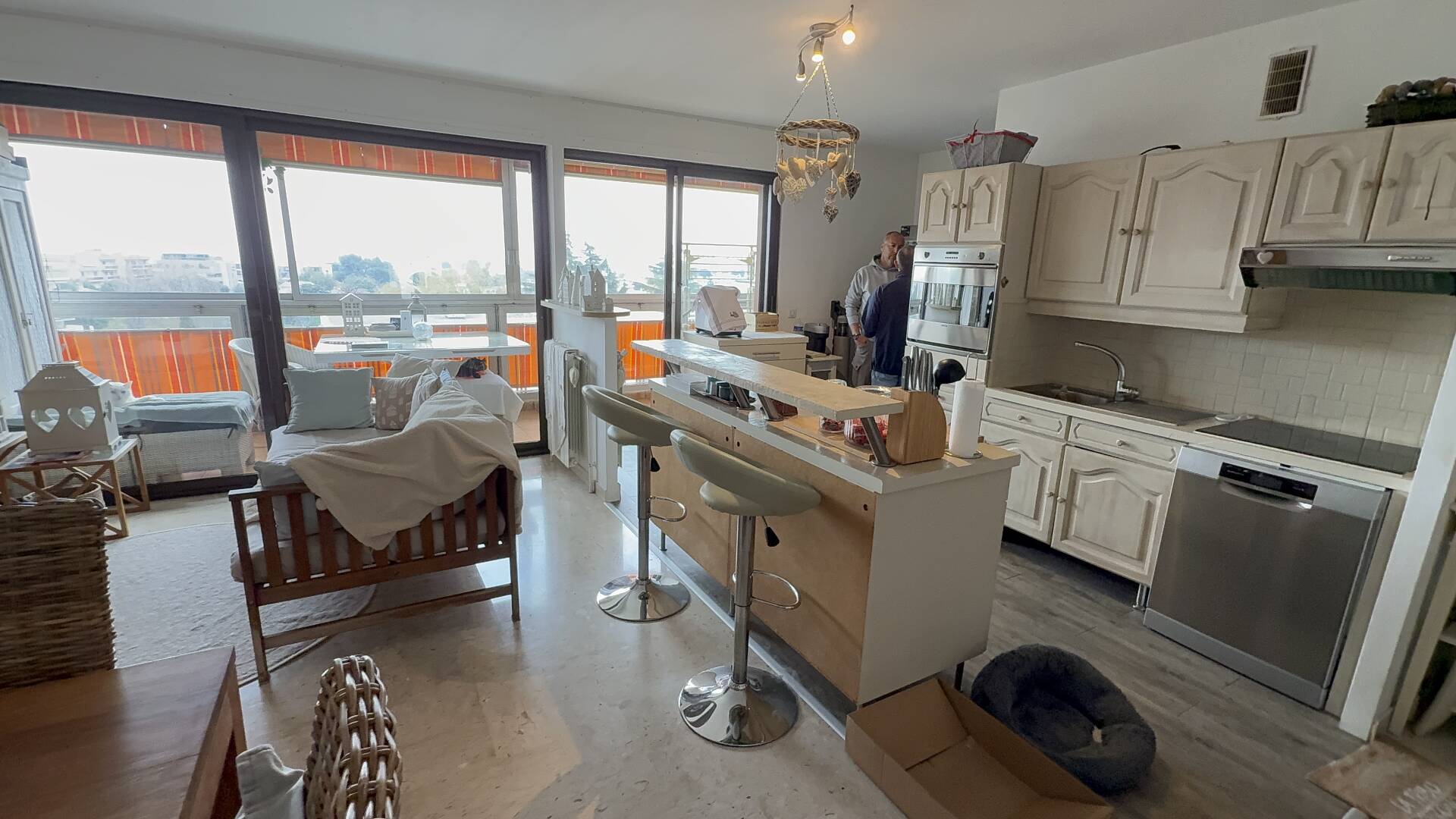 Appartement F3 avec Terrasse, Garage et Cave - Vue Mer - Antibes 06600