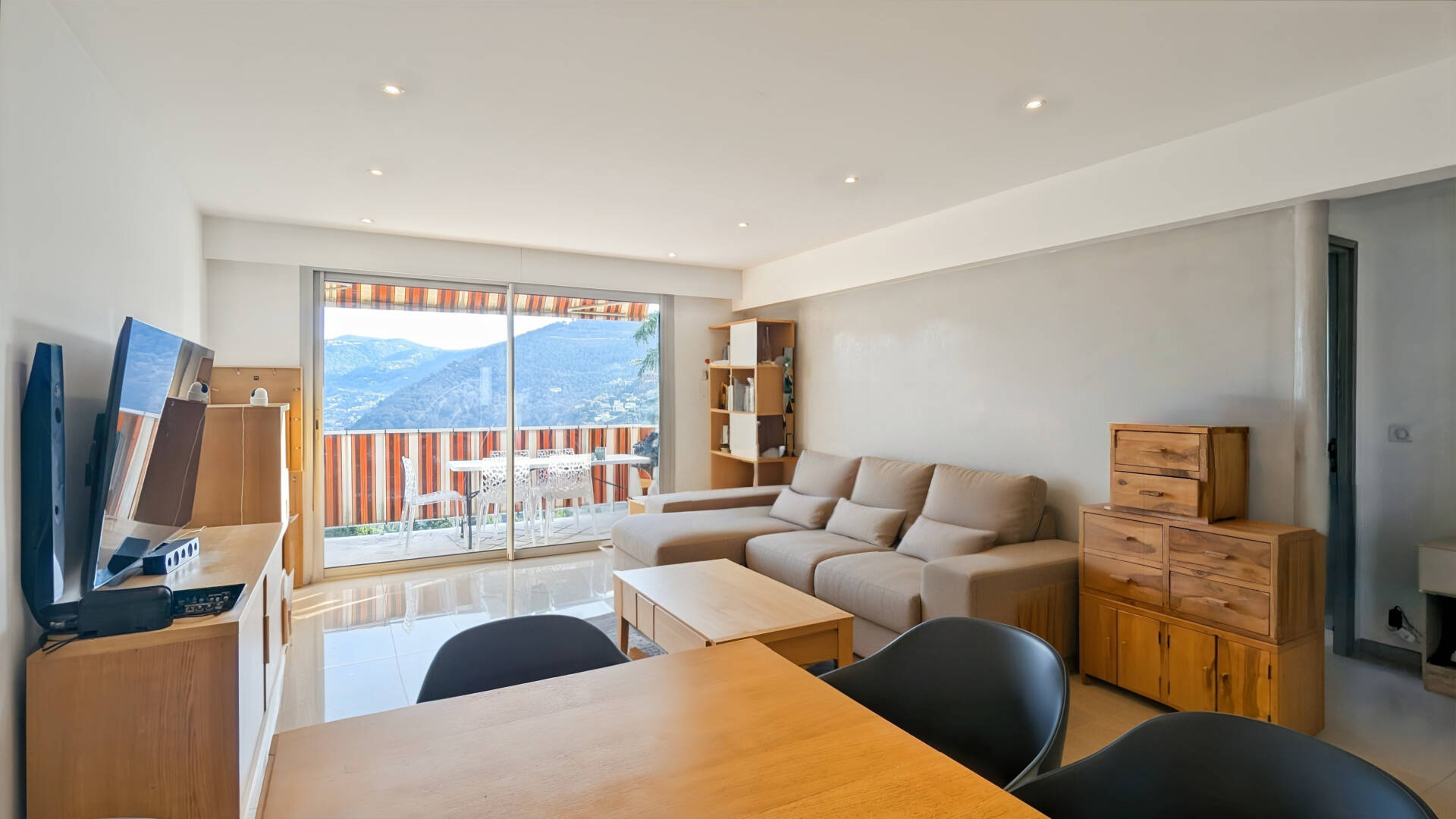 Appartement  - 4 pièces  - 100.87 m2 -  620 000 € - À vendre 