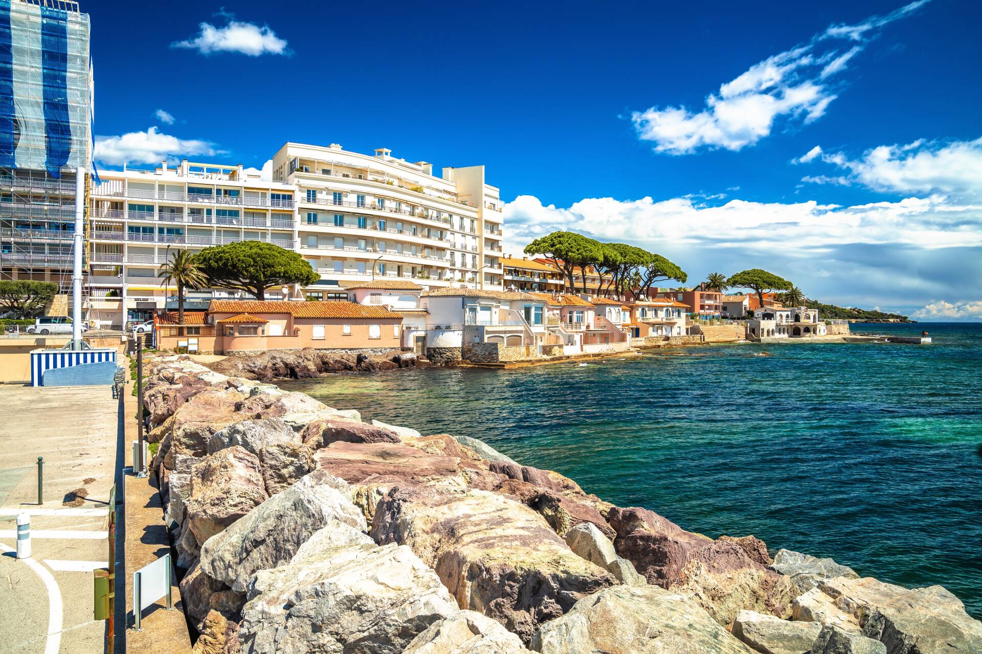 À VENDRE – Ensemble commercial exceptionnel en FRONT DE MER – SAINTE‑MAXIME (83)