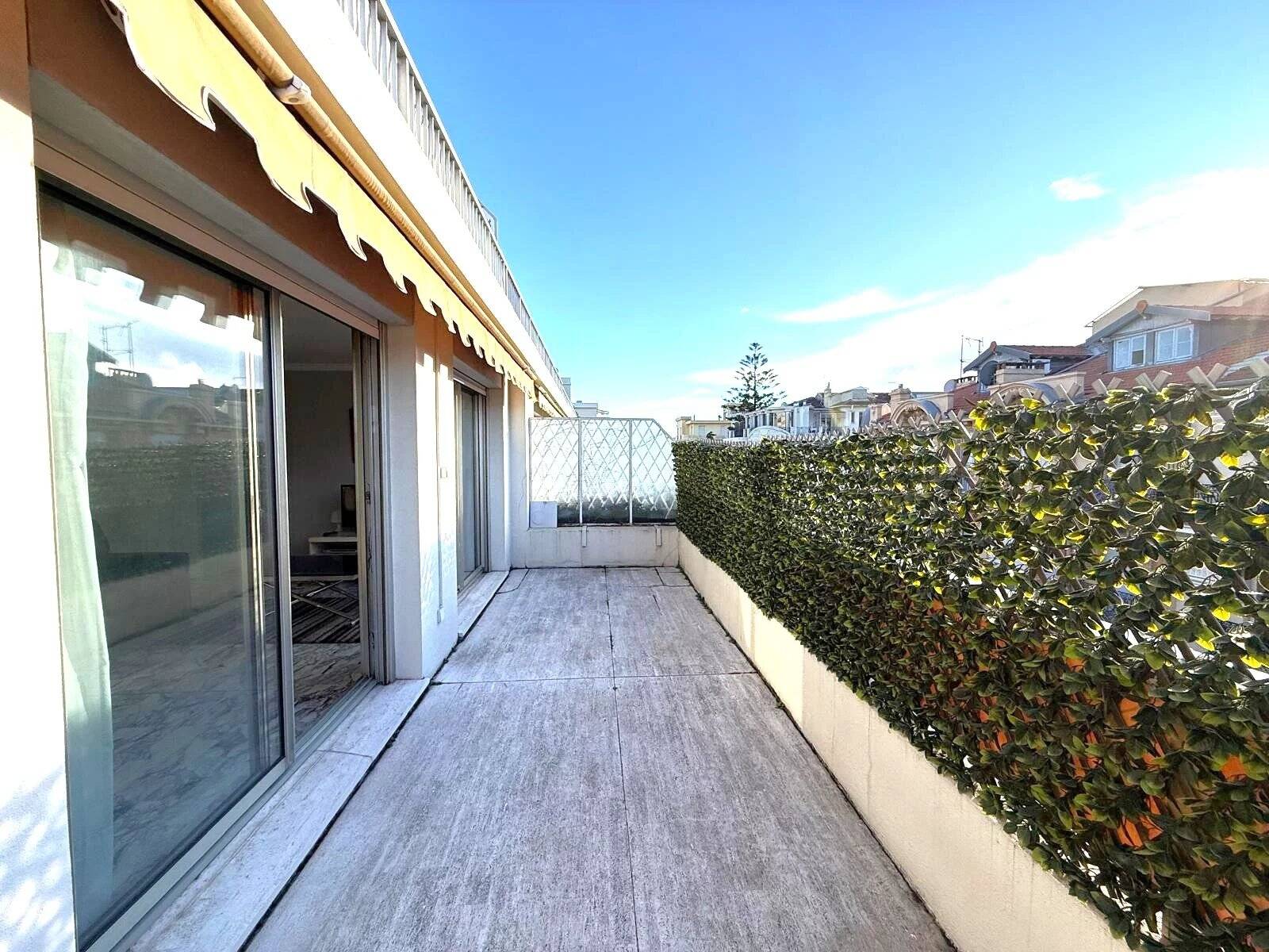 A VENDRE NICE 2 PIECES AVEC TERRASSE