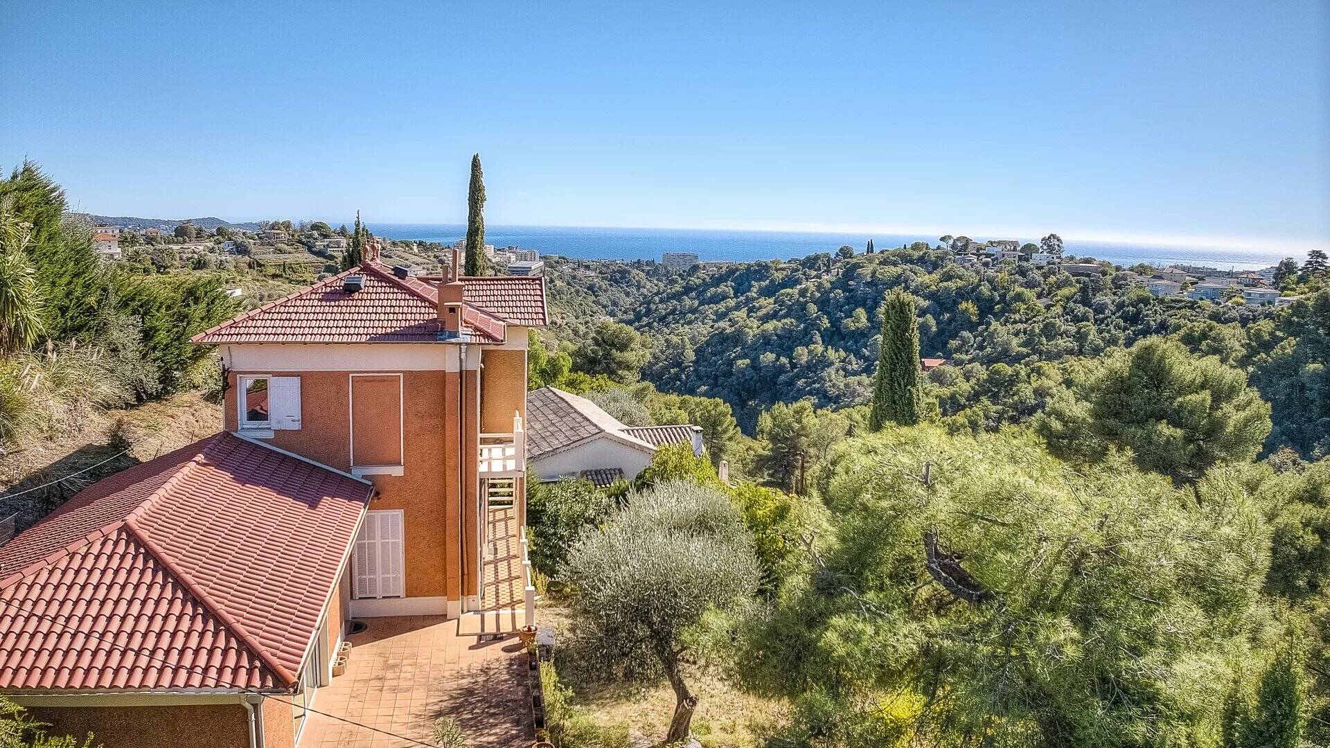 Maison  - 5 pièces  - 140.0 m2 -  950 000 € - À vendre 