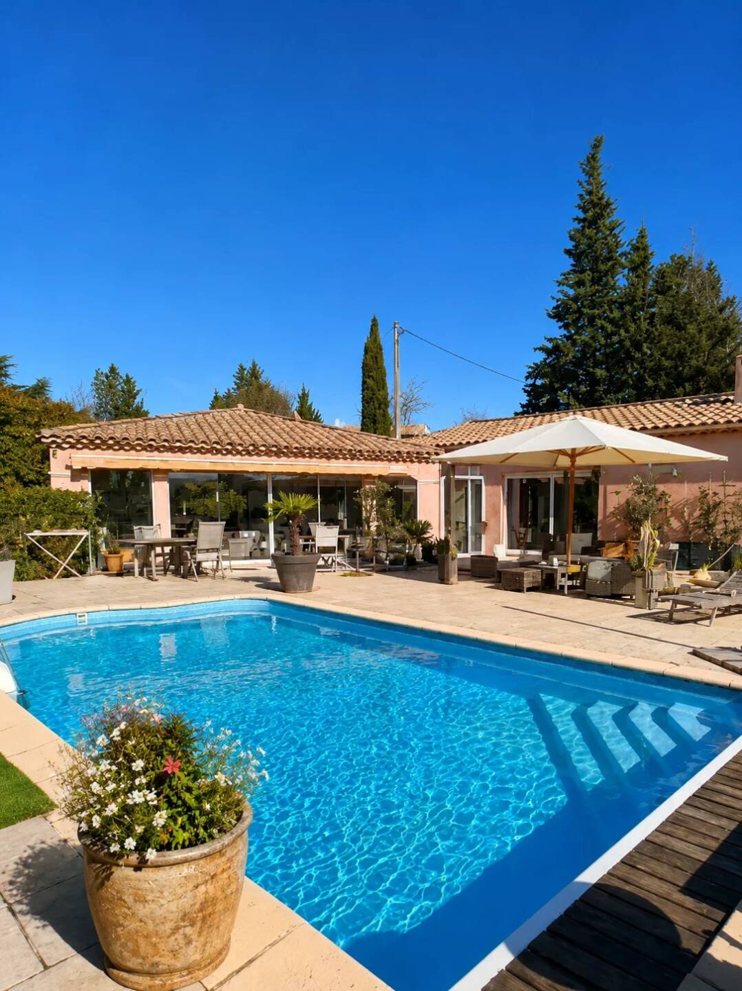 Agréable villa de plain pied avec piscine Cotignac