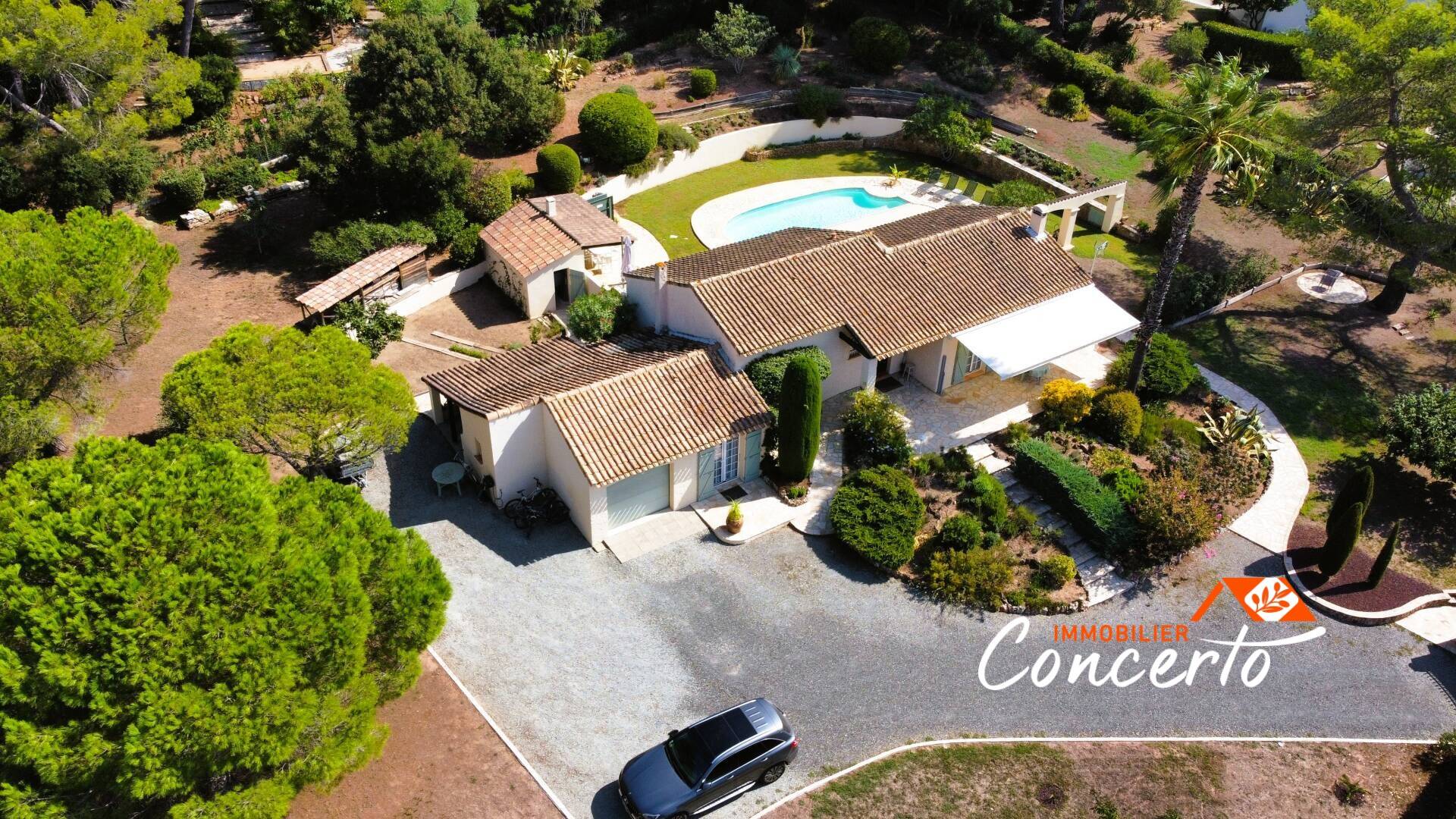 Vente villa à Puget-Sur-Argens. VAR. Plain-pied avec piscine.