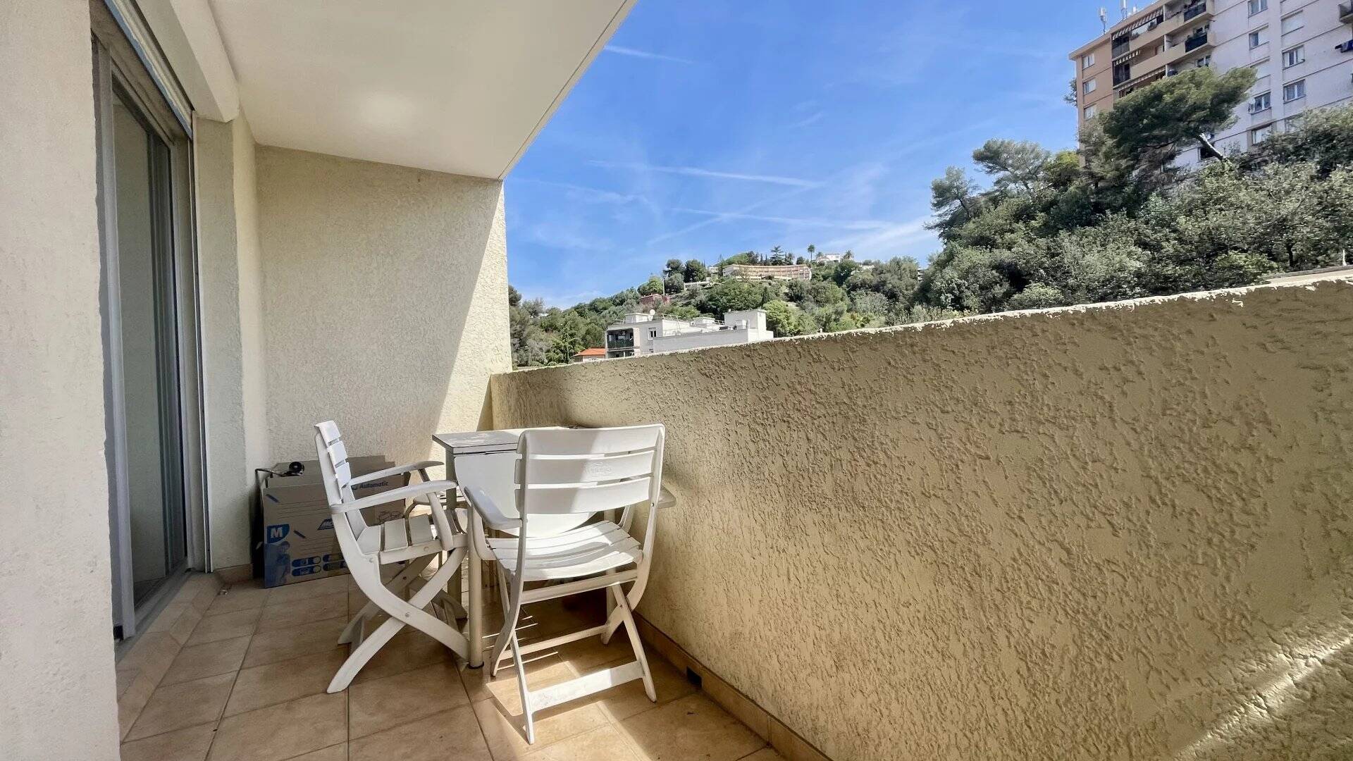 NICE- PARC IMPERIAL -4 PIÈCES AVEC 2 BALCONS ET GARAGE.