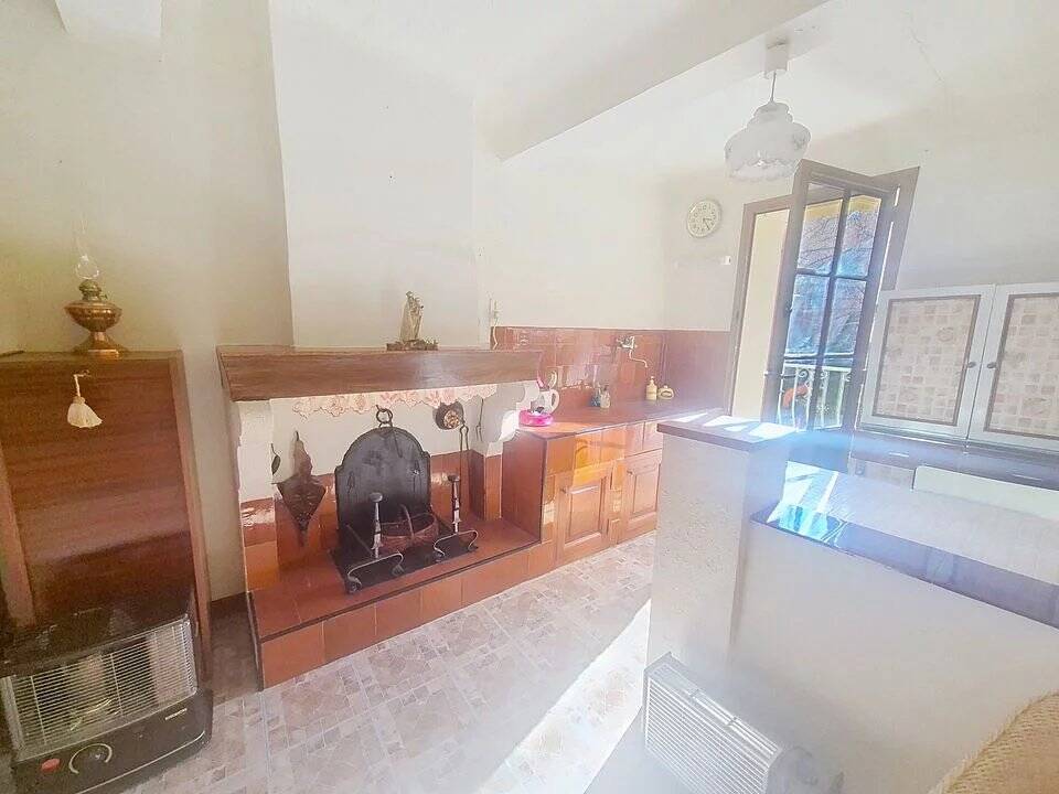 COTIGNAC MAISON DE VILLAGE R+4 AVEC BALCON