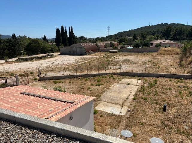 A louer terrain de 4300 m2 avec un hangar de 200 m2