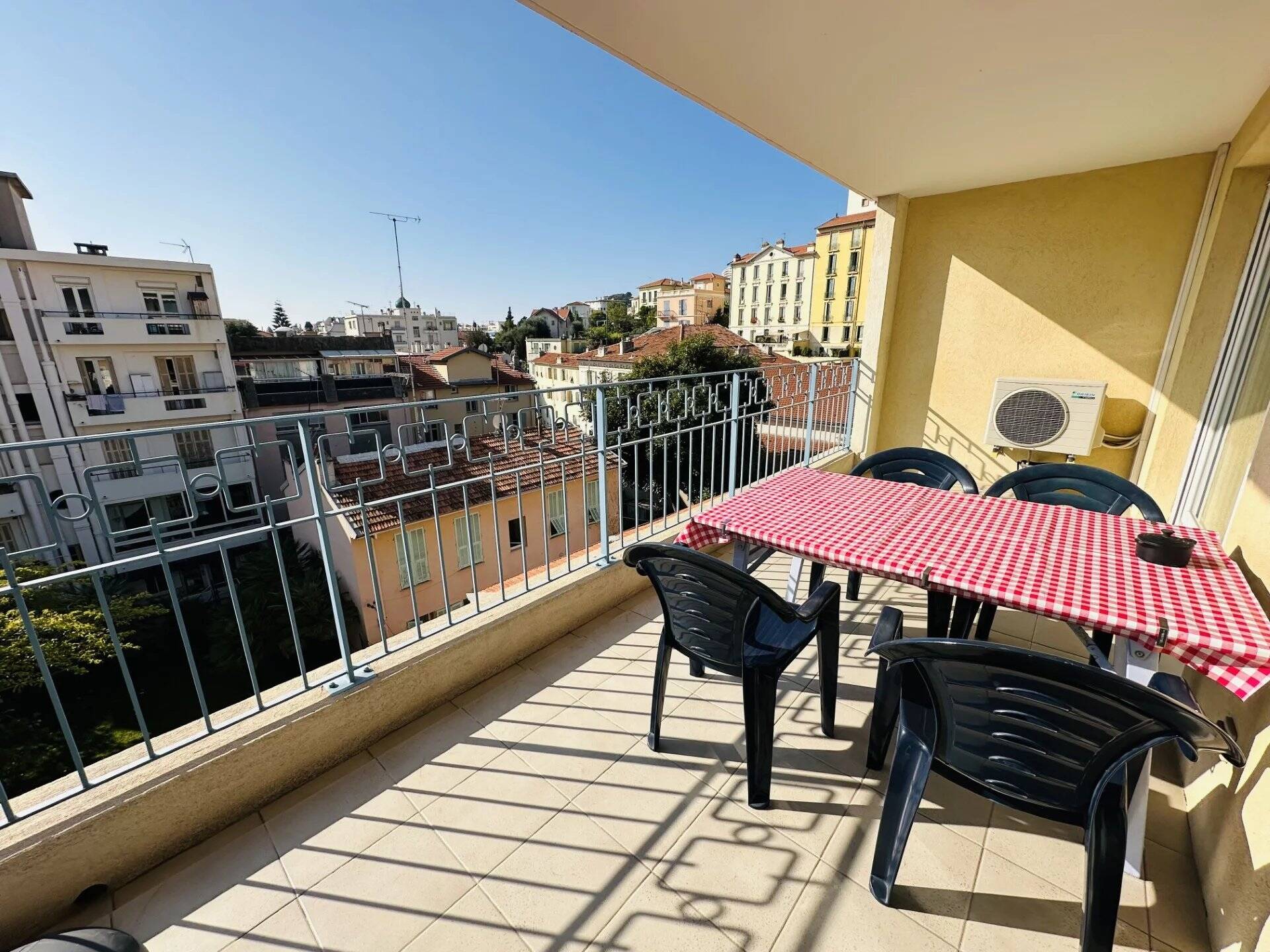 Appartement  - 3 pièces  - 67.23 m2 -  350 000 € - À vendre 