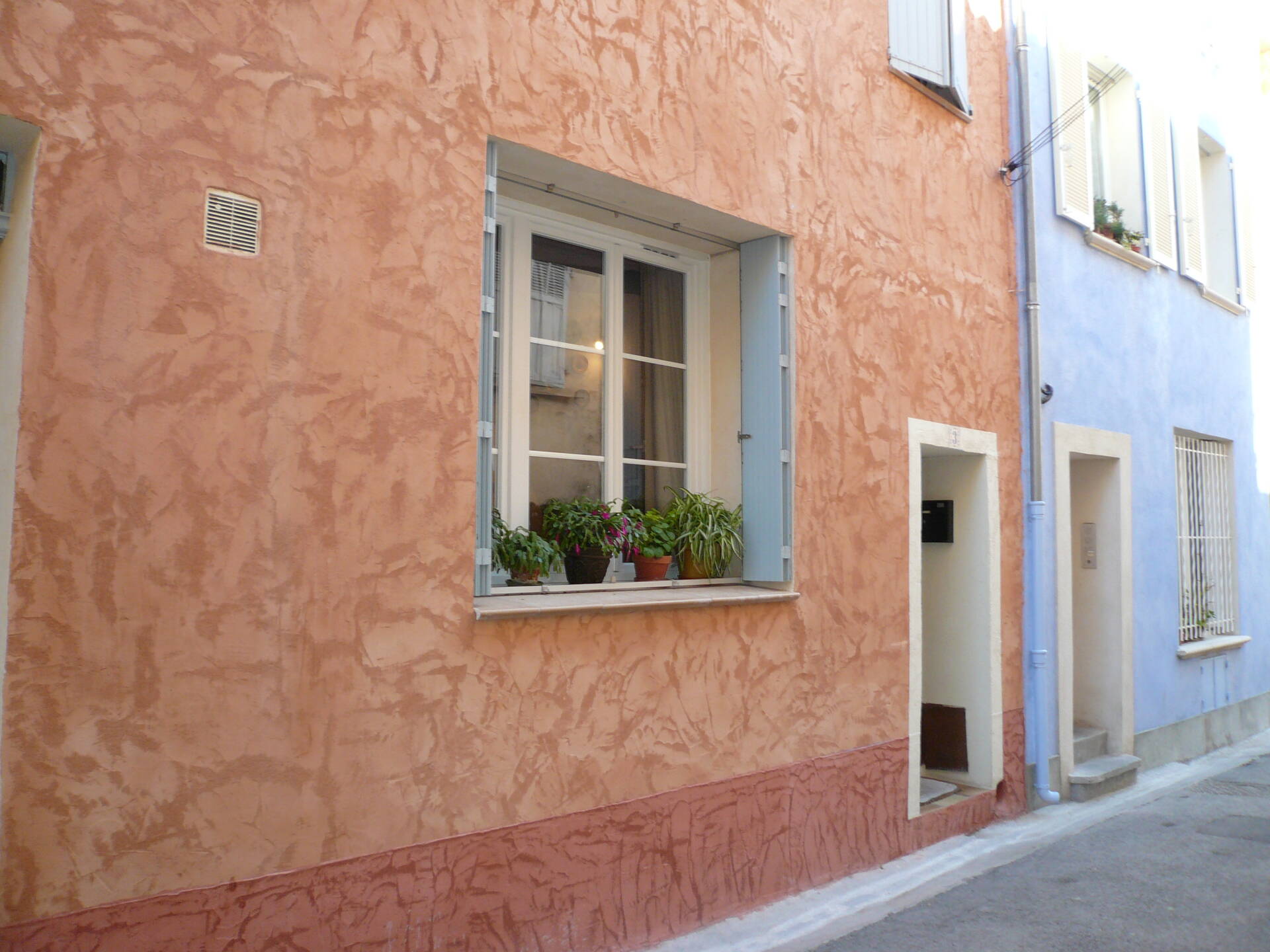 Viager LIBRE de suite - Appt F3 - sur Femme de 94 ans. le Beausset 83330