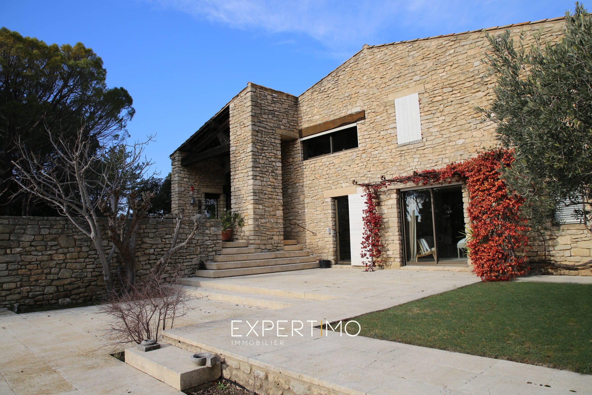 VIAGER OCCUPÉ - Femme 87 ans - PROVENCE - LUBERON - SAINT-SATURNIN-LÈS-APT