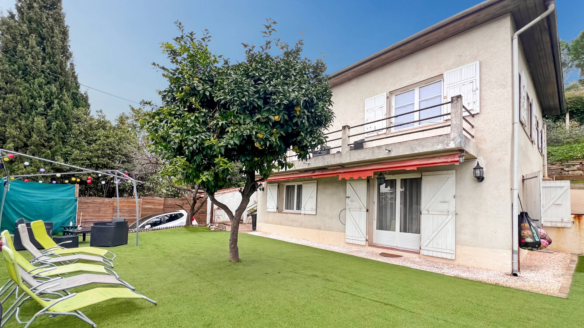 Maison  - 4 pièces  - 100.0 m2 -  445 000 € - À vendre 