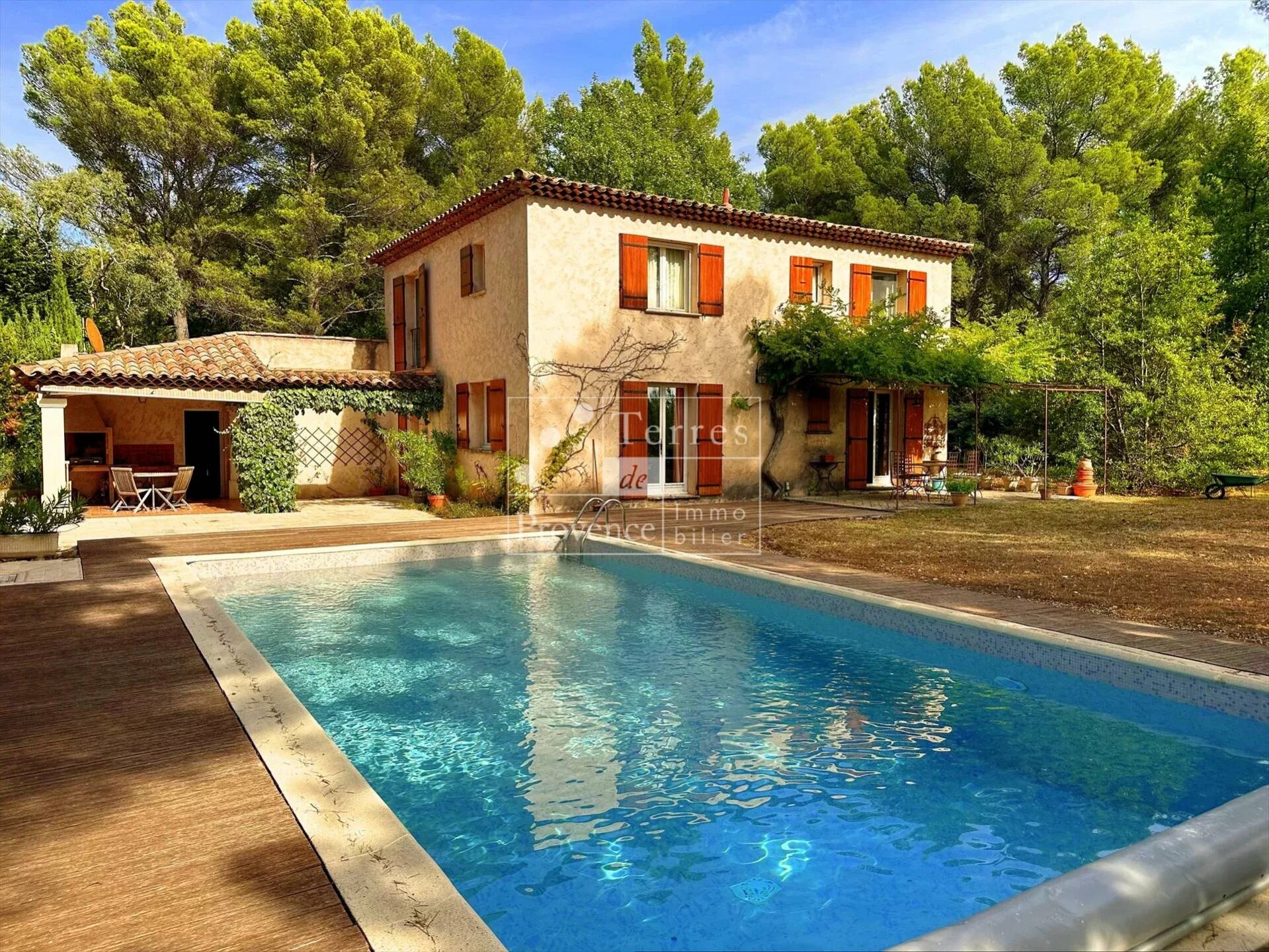 Maison bourgeoise avec piscine à Tourtour