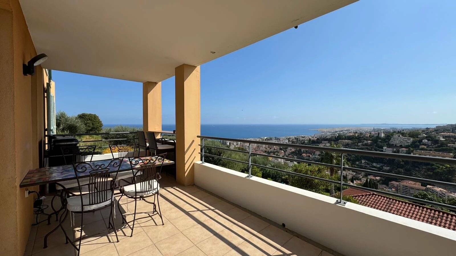 TRES BEAU 4P RESIDENCE NEUVE COLLINES DE NICE