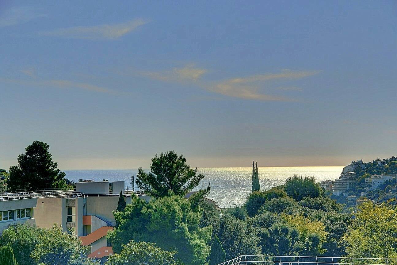 Appartement  - Penthouse  - 4 pièces  - 85.0 m2 -  650 000 € - À vendre