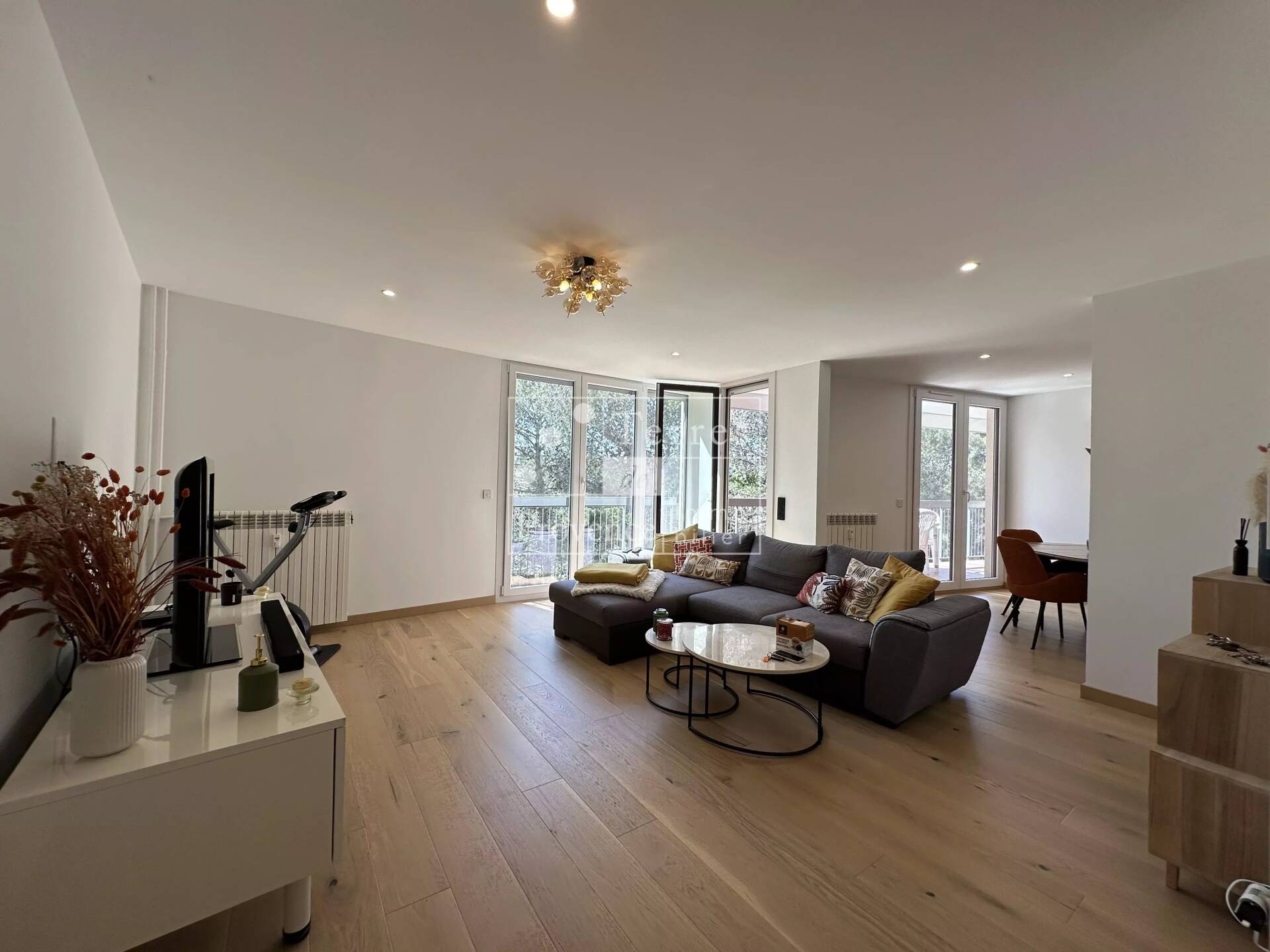 Saint-Raphael, APPARTEMENT 5 PIÈCES – 91 M² – TERRASSE – GARAGE – CAVE – VUE PARC – CALME ABSOLU