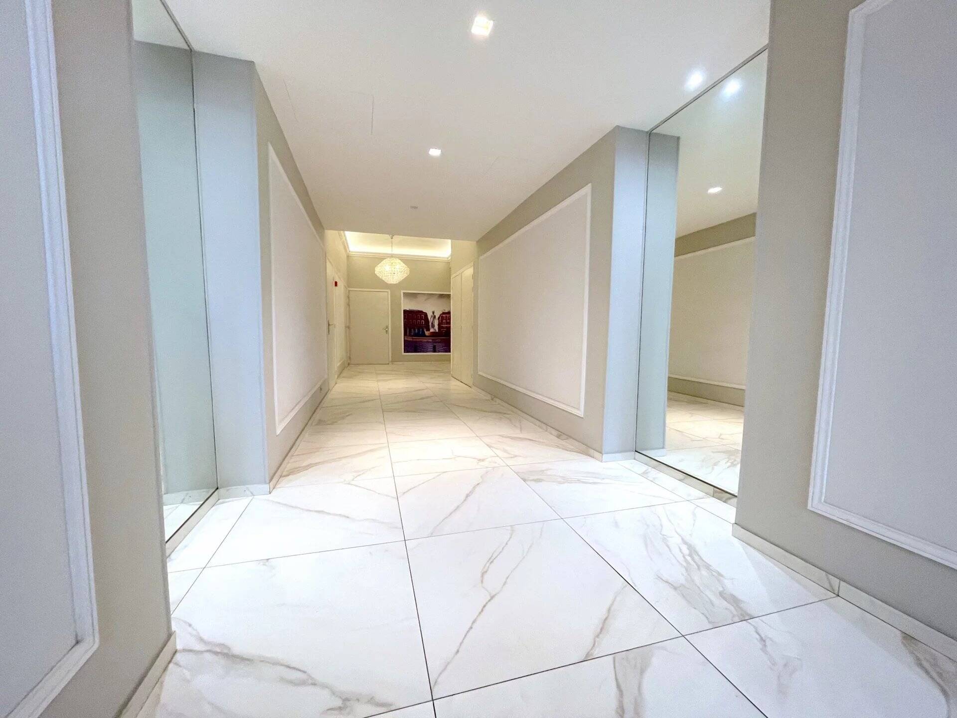 NICE / HYPER CENTRE - Appartement studio avec 2 balcons