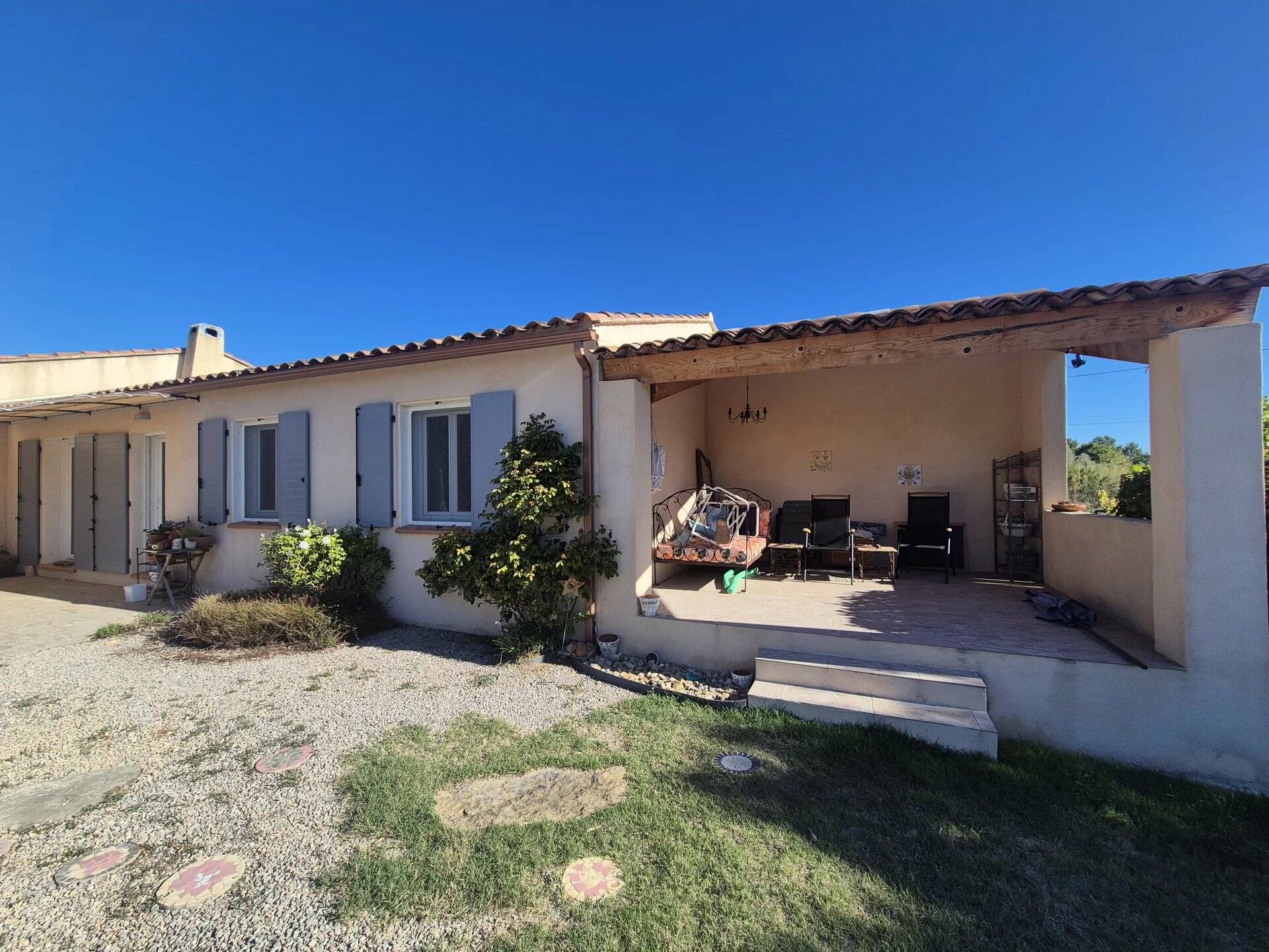 CAMPAGNE AGREABLE VILLA T5 SUR 4000 M²