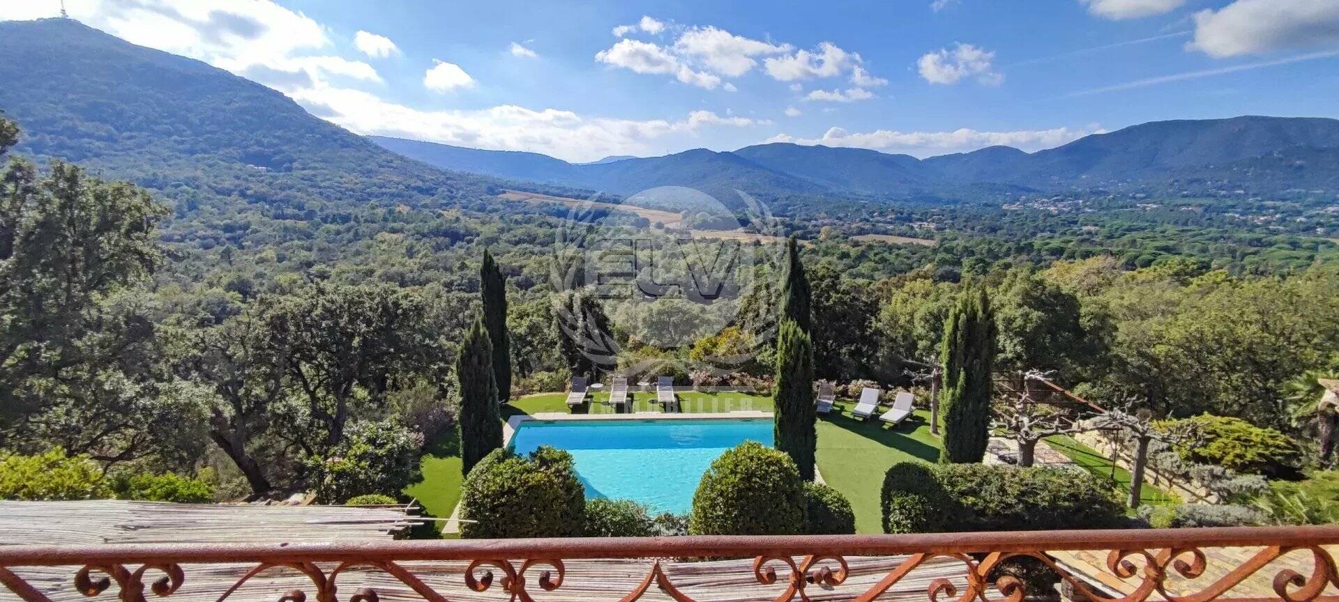 Propriété avec bastide provençale à Plan de la Tour