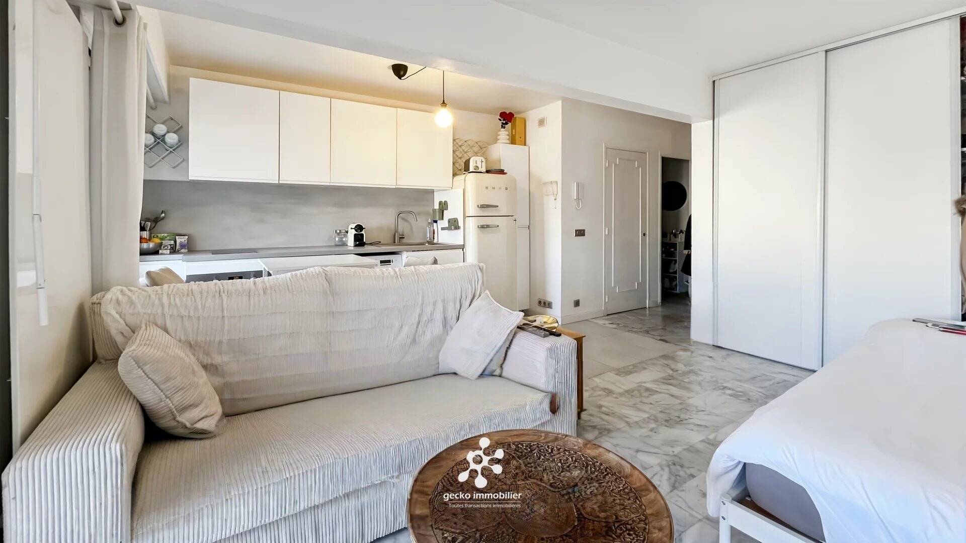 NICE -  LIBERATION - GRAND STUDIO AVEC TERRASSE