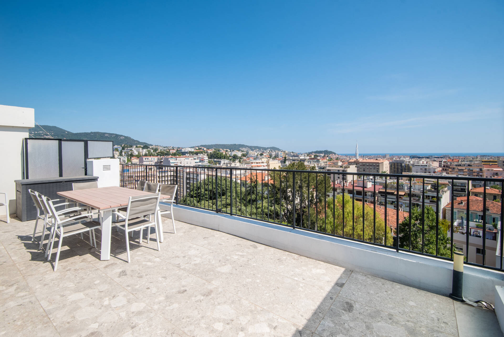 Appartement  - 5 pièces  - 101.0 m² -  1 055 000 € - À vendre 