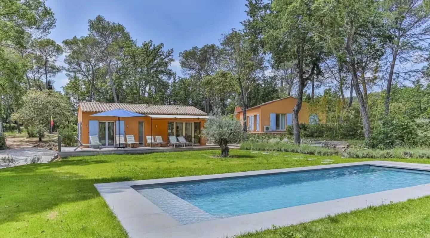 2 VILLAS SUR 8480 M² AVEC PISCINE LORGUES