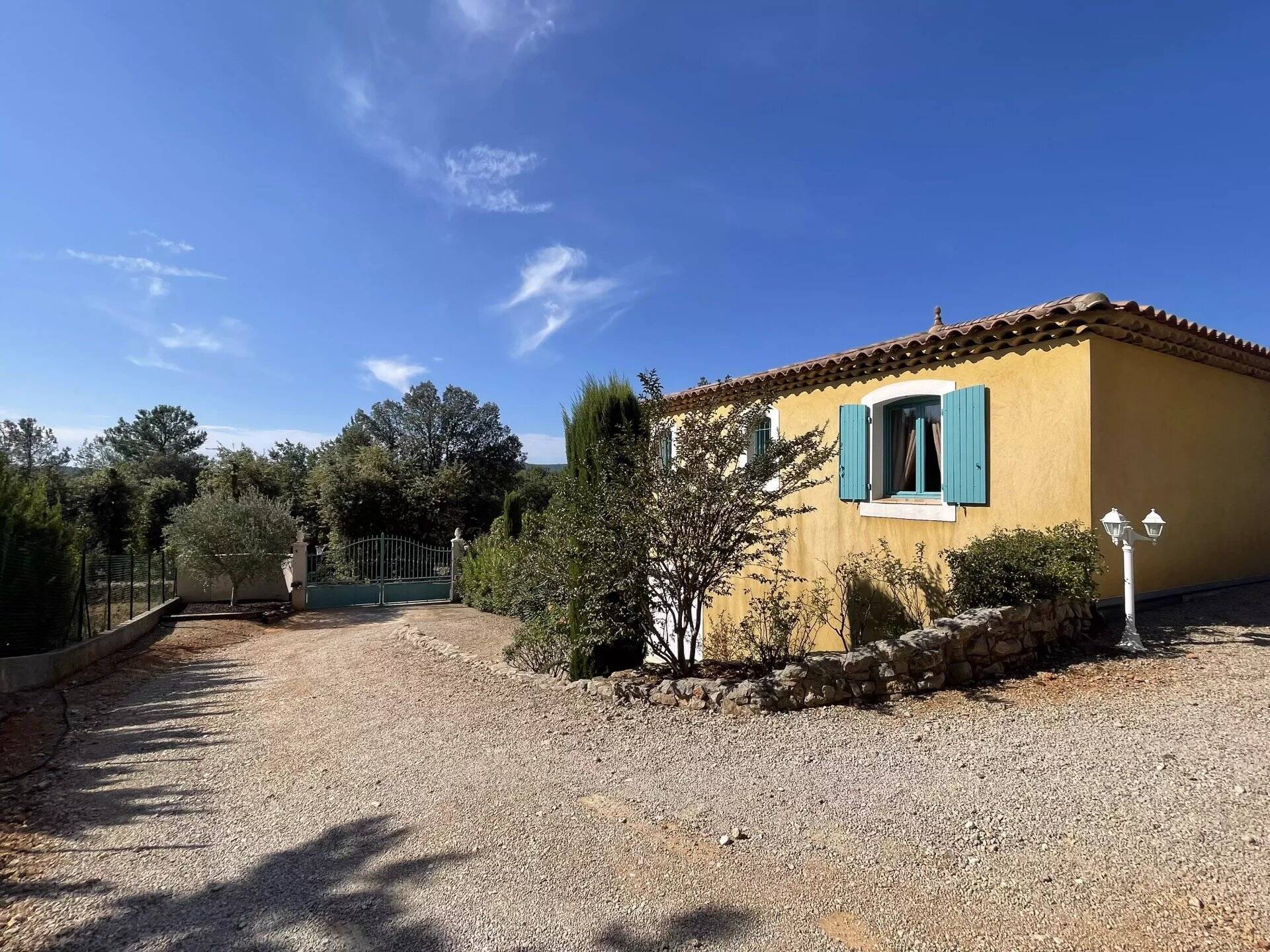 Besse-sur-Issole : Maison Provençale avec Piscine, grand jardin et appartement indépendant