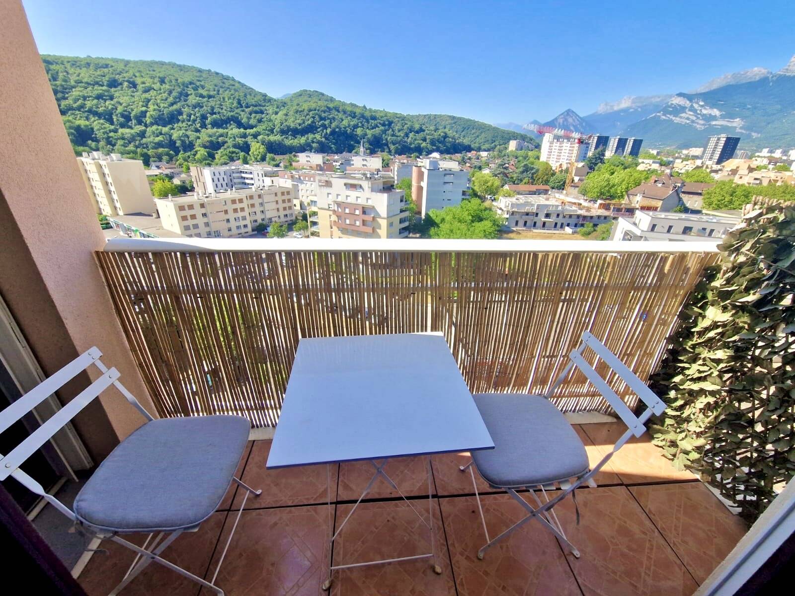 bel appartement 10ème étage cadre agréable