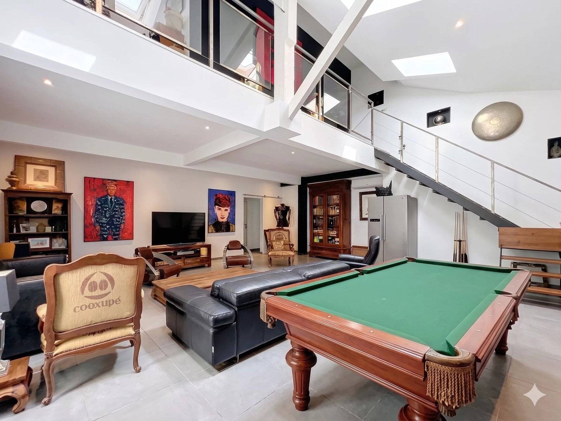 Maison  - 5 pièces  - 203.0 m² -  1 250 000 € - À vendre 
