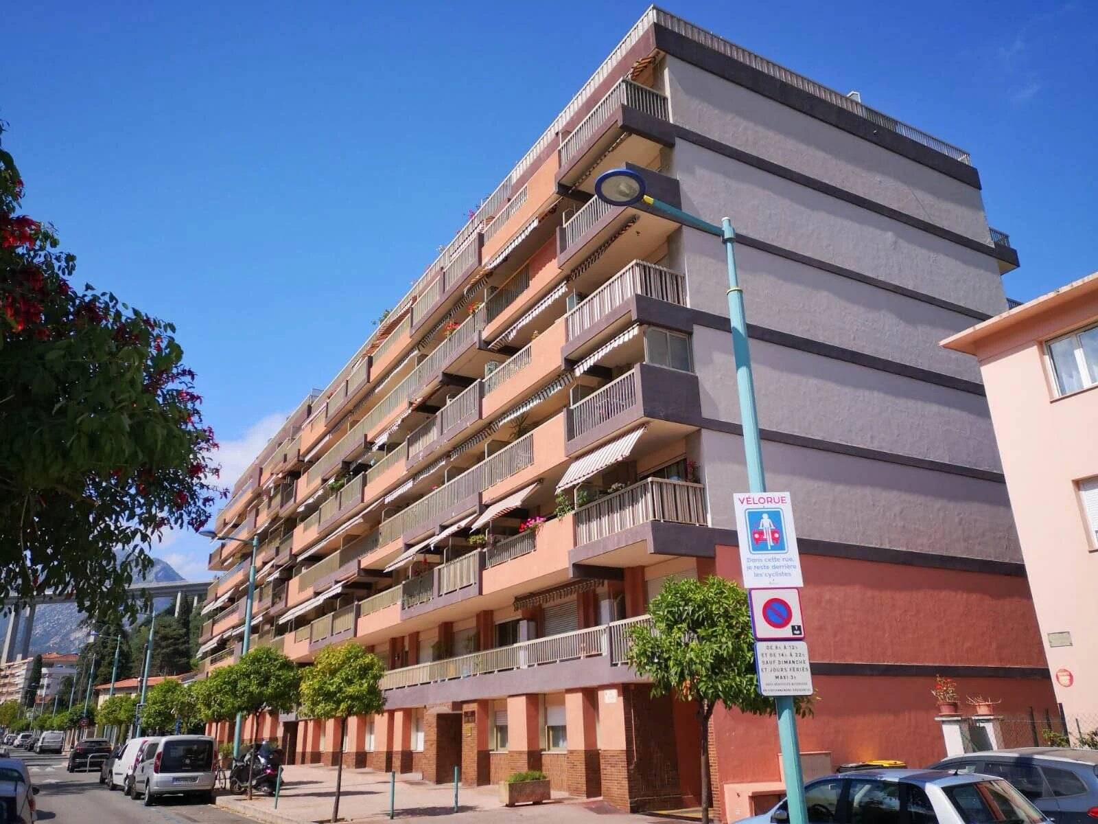 MENTON - LE CAREI - Appartement 2 pièces avec Terrasse et Balcon et vue dégagée