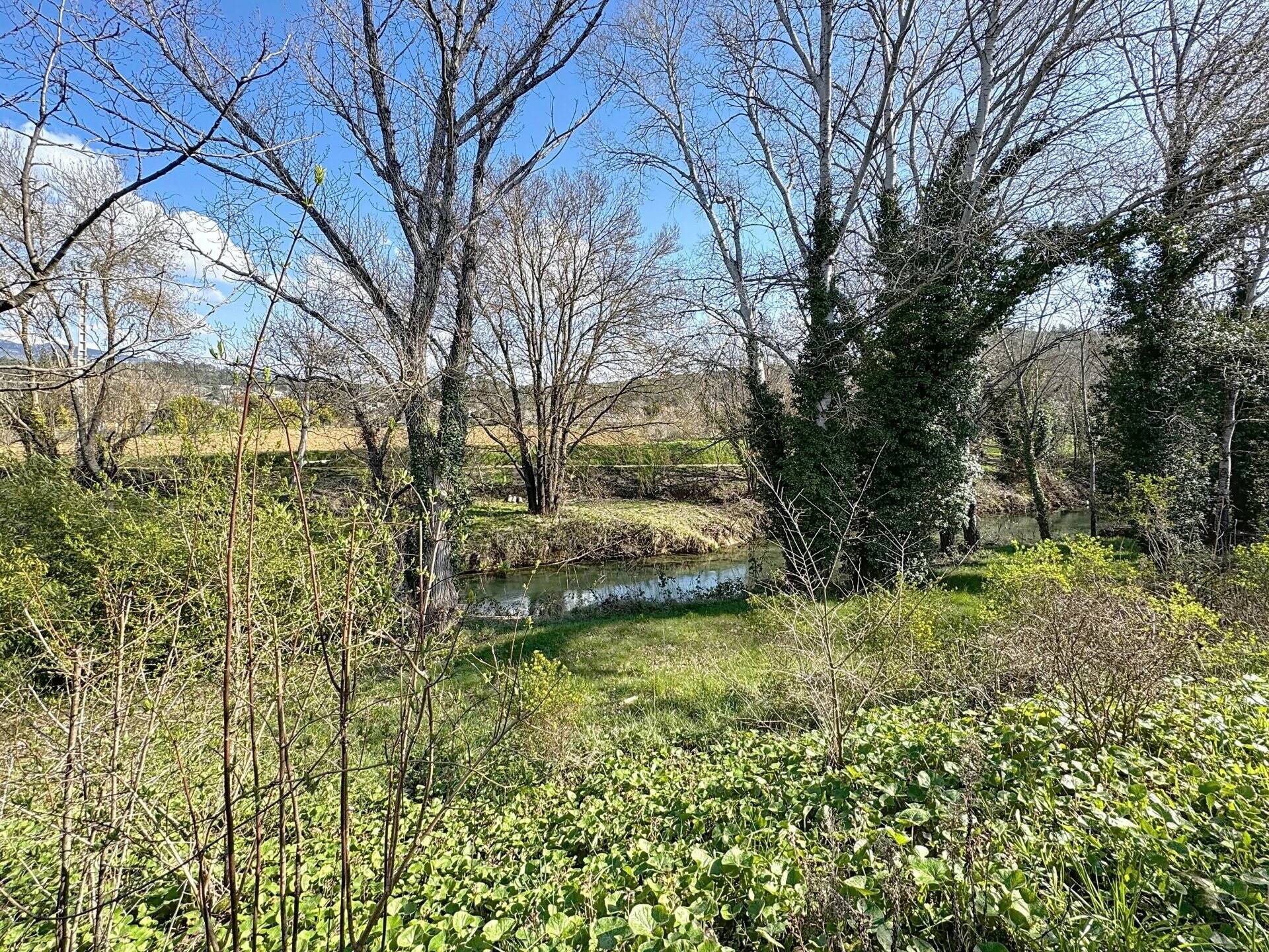 Terrain constructible avec accès privé à l’Argens – Correns (Provence Verte)