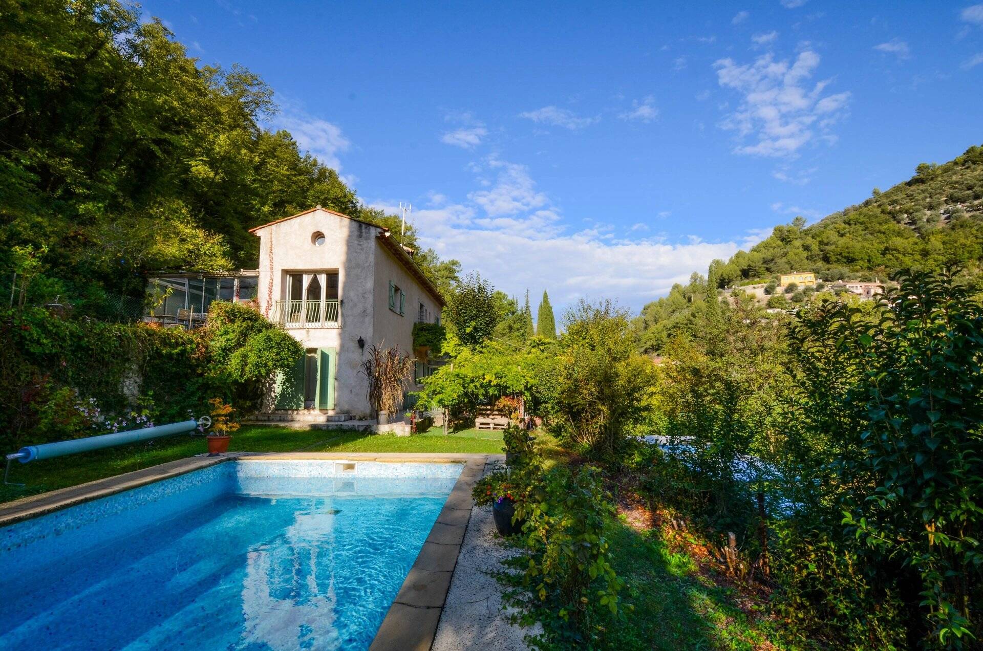 Bastide provençale 8 pièces 170m2 avec terrain 1228m2 au calme absolu-Idéal investissement locatif ou mixte