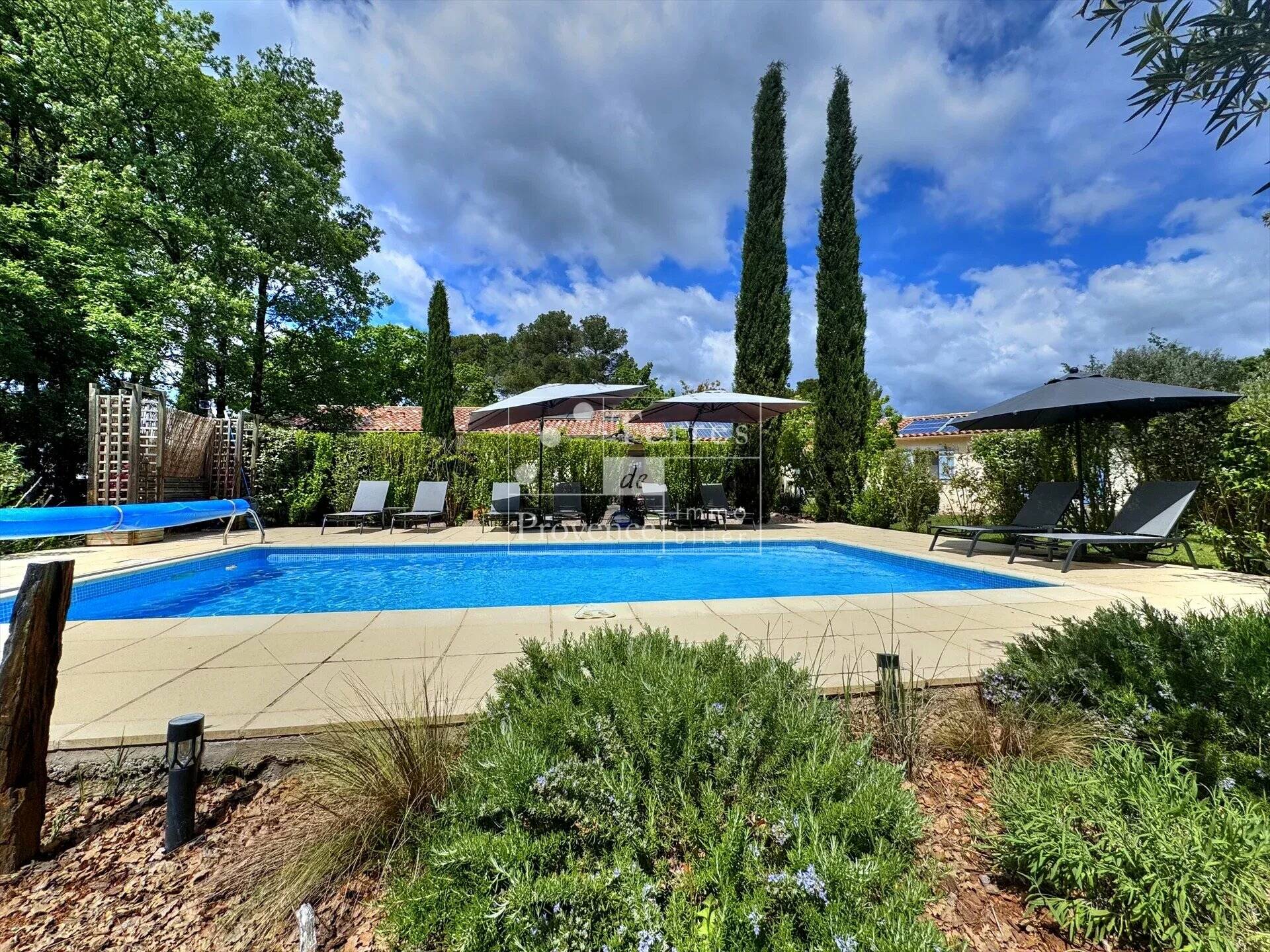 À vendre à Aups – Villa de charme avec piscine & gîtes indépendants !