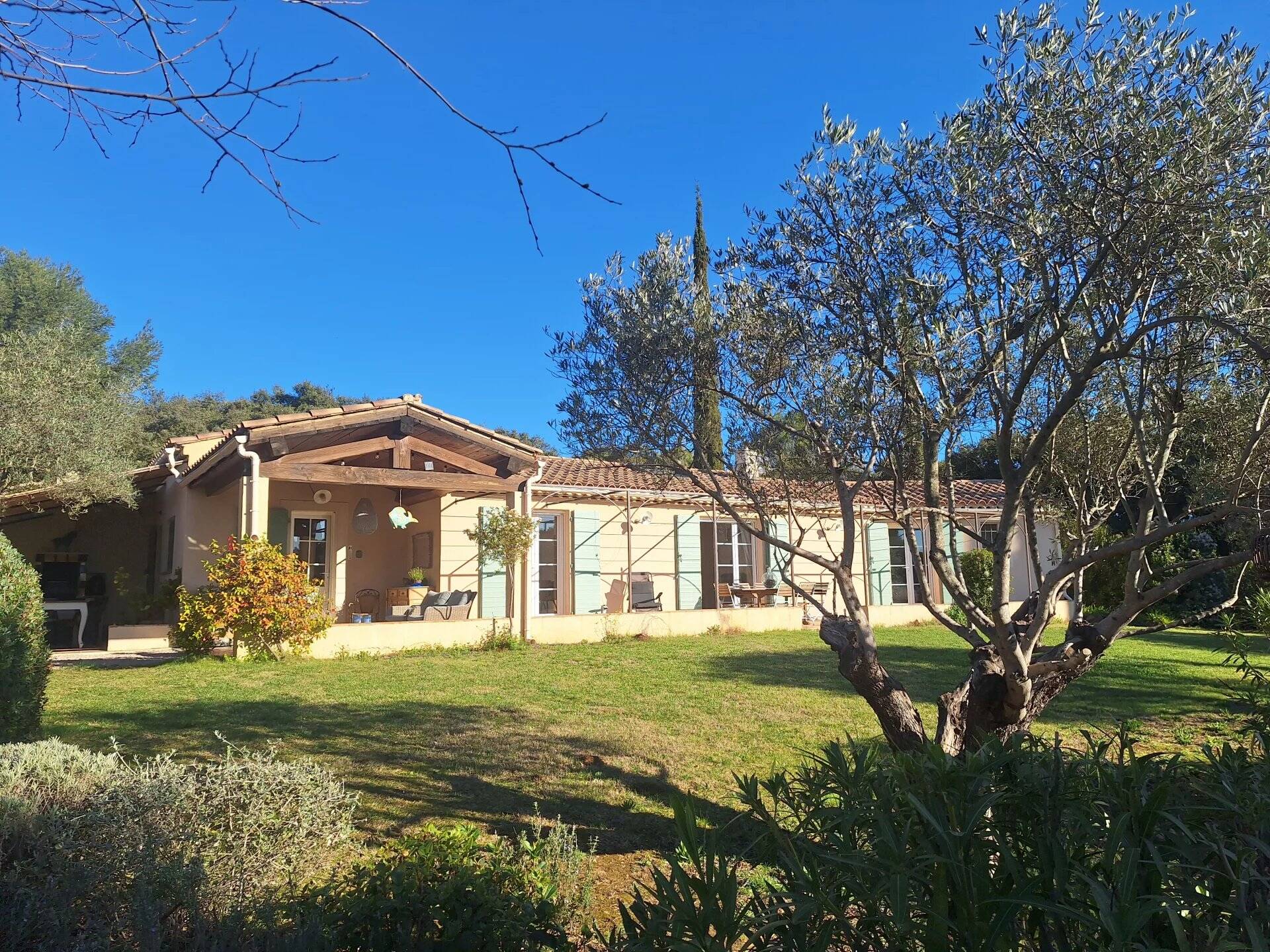 COTIGNAC TRES BELLE VILLA AVEC APPARTEMENT INDEPENDANT