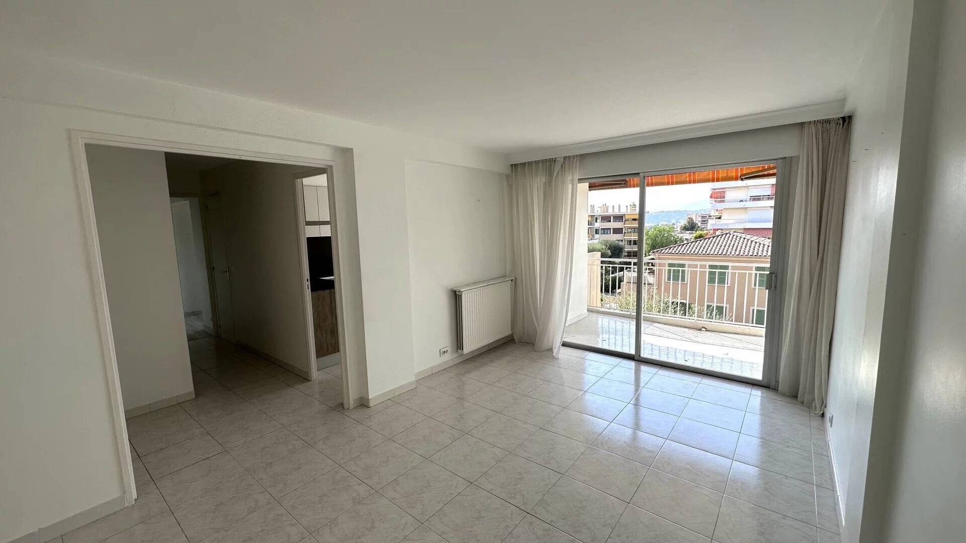 NICE - CORNICHE FLEURIE - Appartement 2P - terrasse - parking collectif