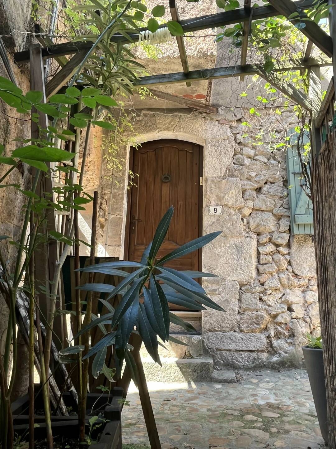 Entrecasteaux : Jolie maison de village rénovée avec extérieurs