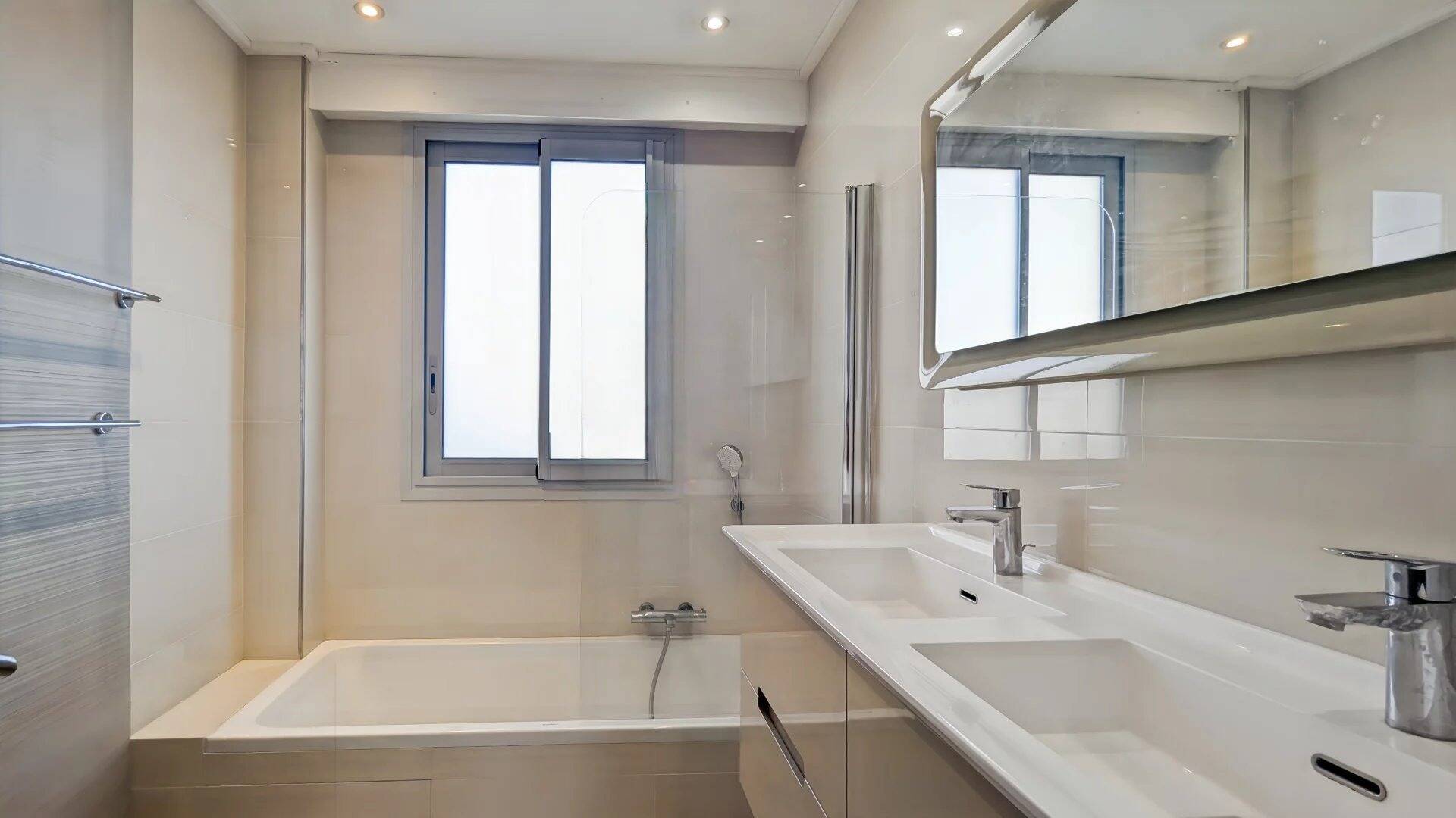 Appartement  - 4 pièces  - 100.87 m² -  580 000 € - À vendre 