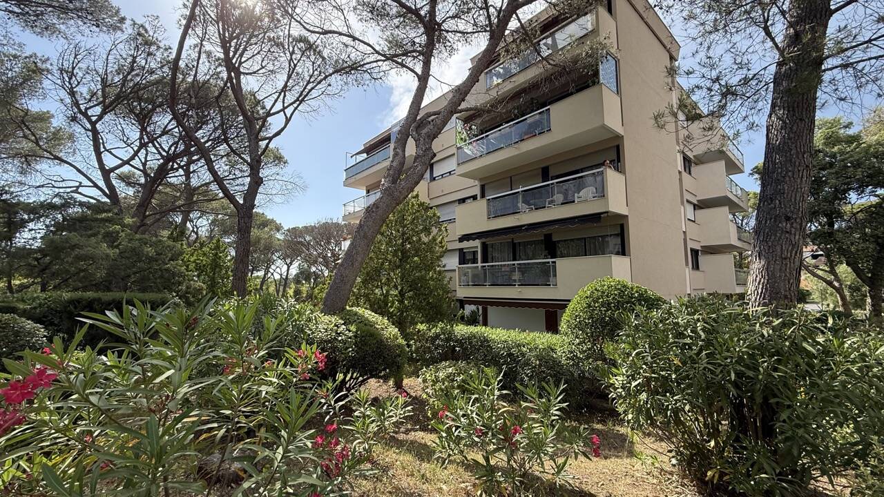 Appartement F4 ,Résidence fermée, Viager libre ,Dame de 85 ,St Raphael,Var, 83700 Secteur mairie Annexe